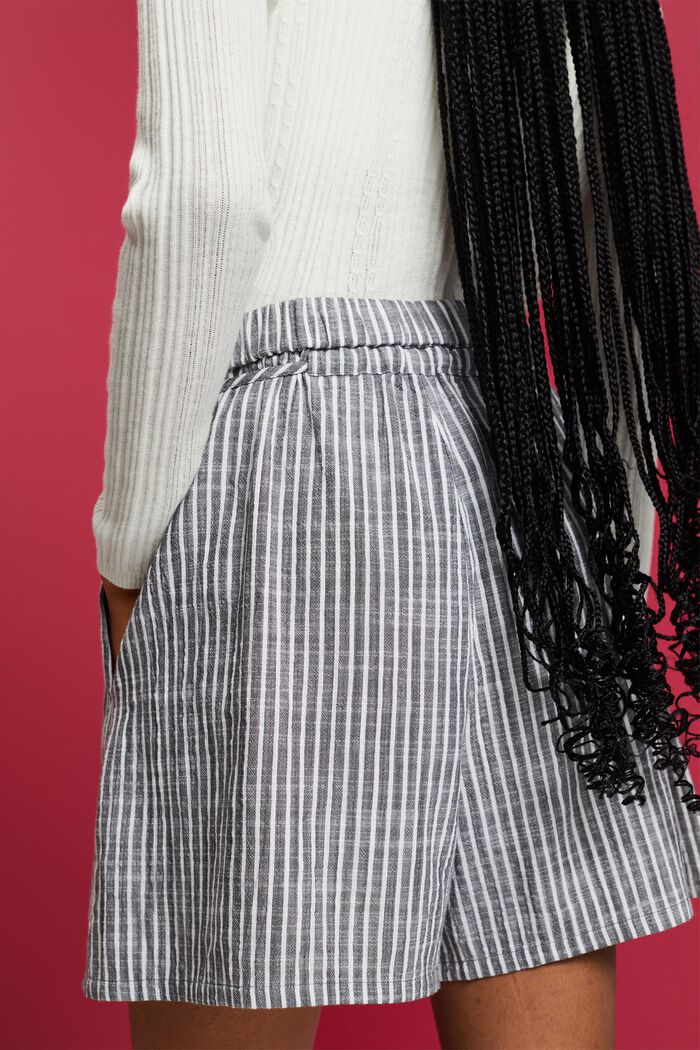 Shorts woven
