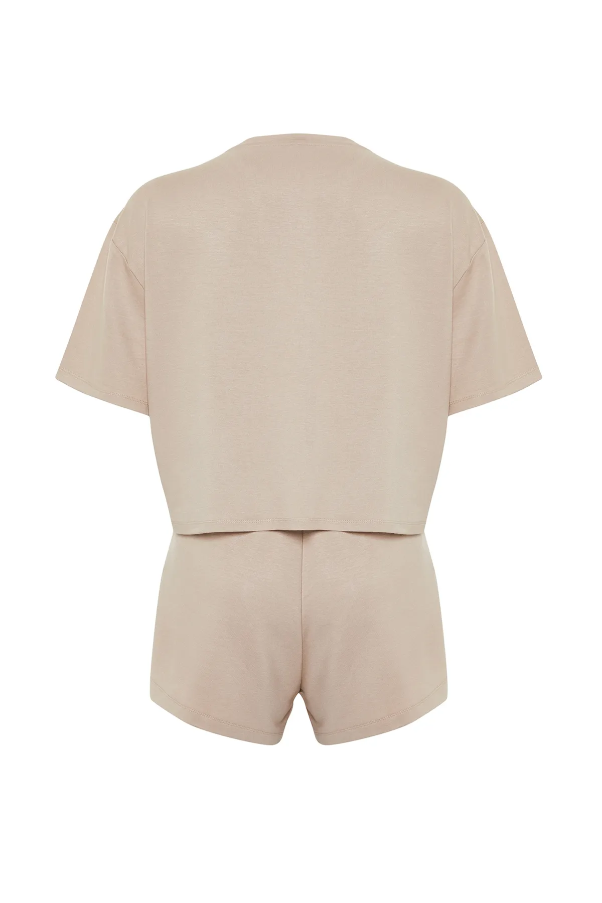 Trendyol Collection  Beiges Set aus T-Shirt und Shorts mit weichen Knöpfen und gestricktem Oberteil und Unterteil TWOSS24AU00056