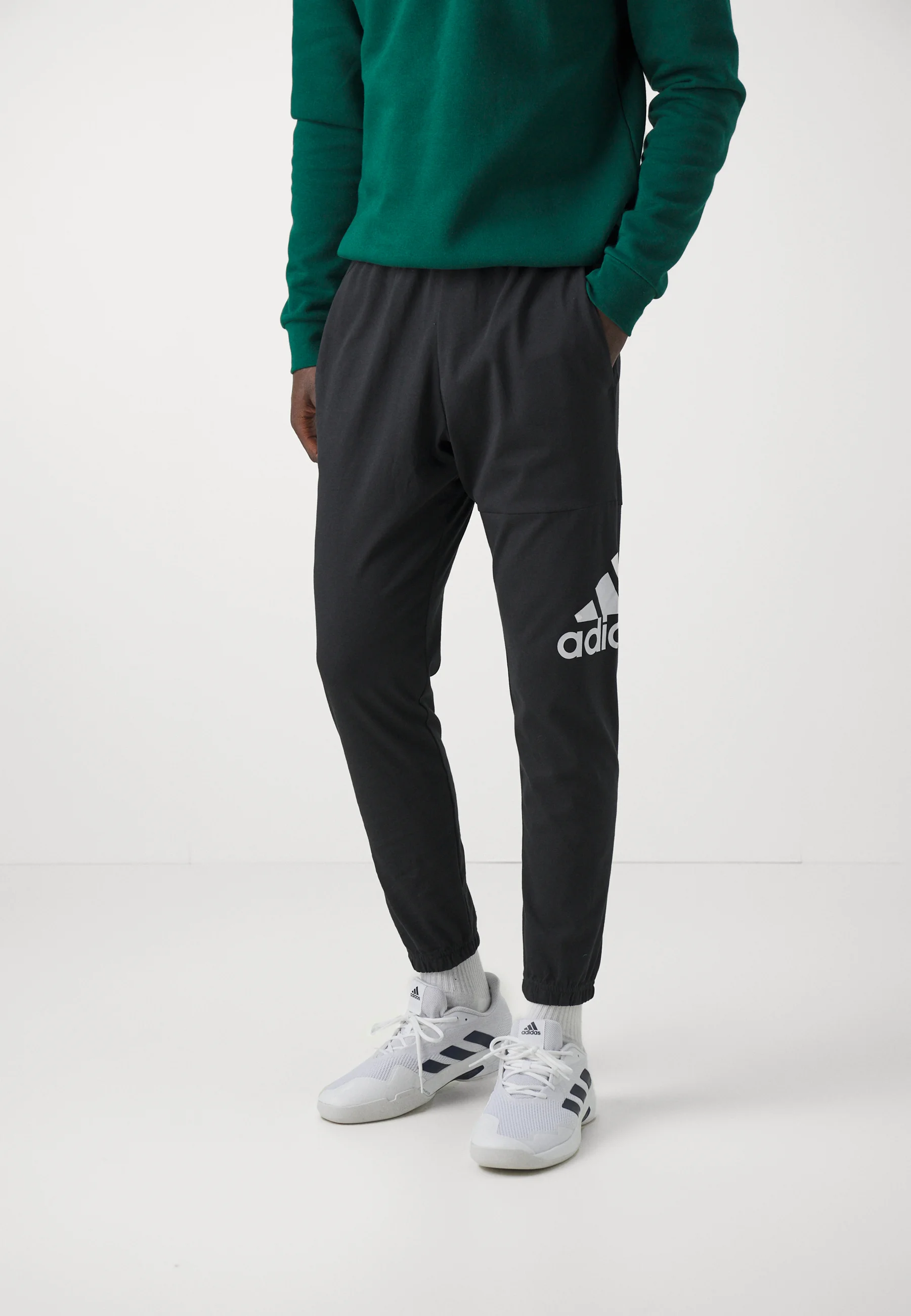 adidas Sportswear ESSENTIALS SINGLE TAPERED PANTS - Pantalones deportivos