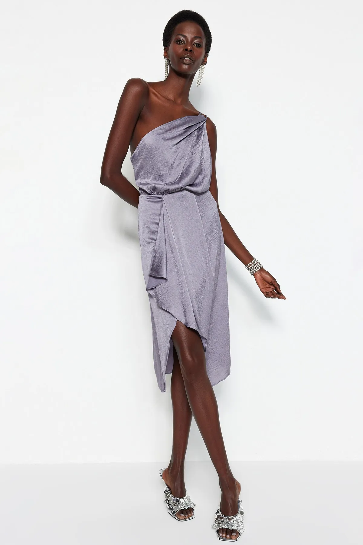 Trendyol Collection  Graues zweireihiges, gefüttertes Abendkleid aus gewebtem Satin TPRSS22EL0967