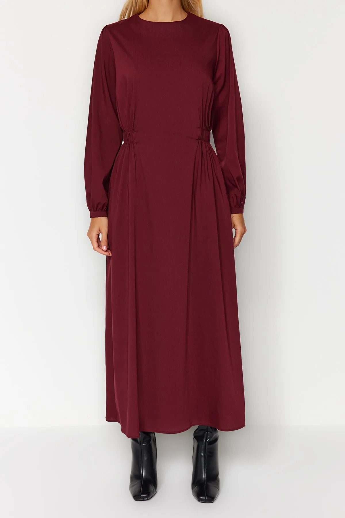 Trendyol Modest  Burgunderrotes gewebtes Kleid mit Taillendetail TCTAW24EB00093