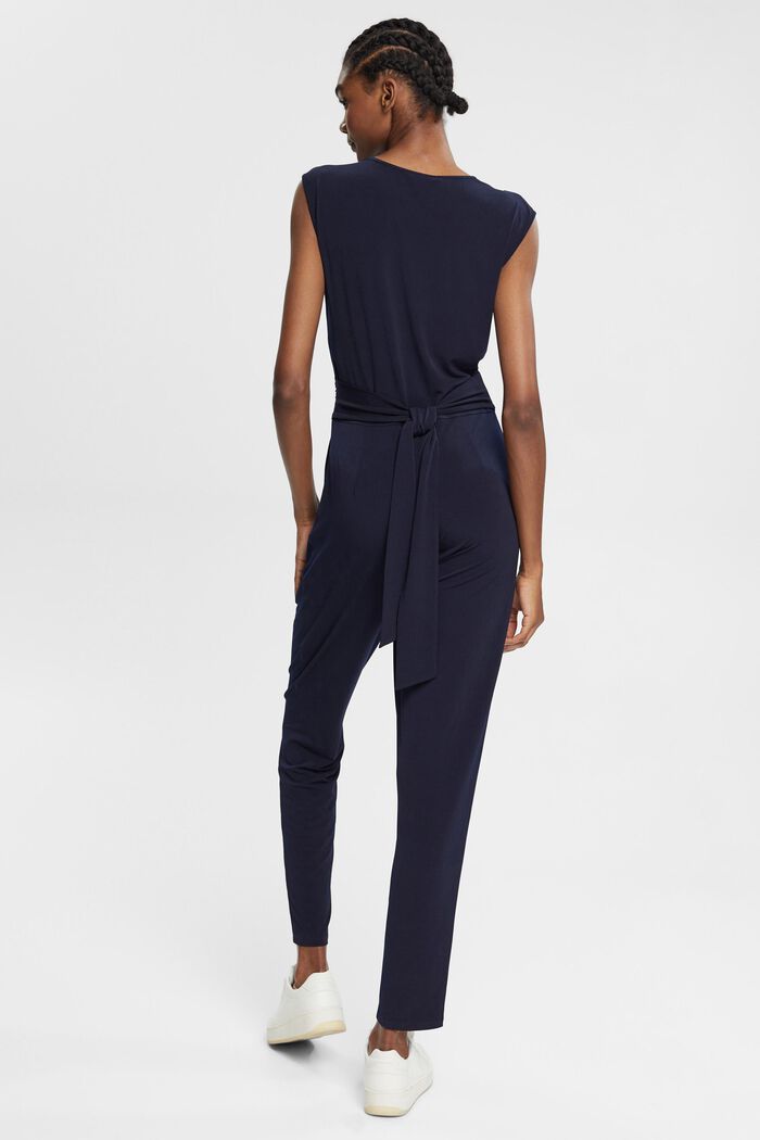 Jumpsuit mit Crossover-V-Ausschnitt
