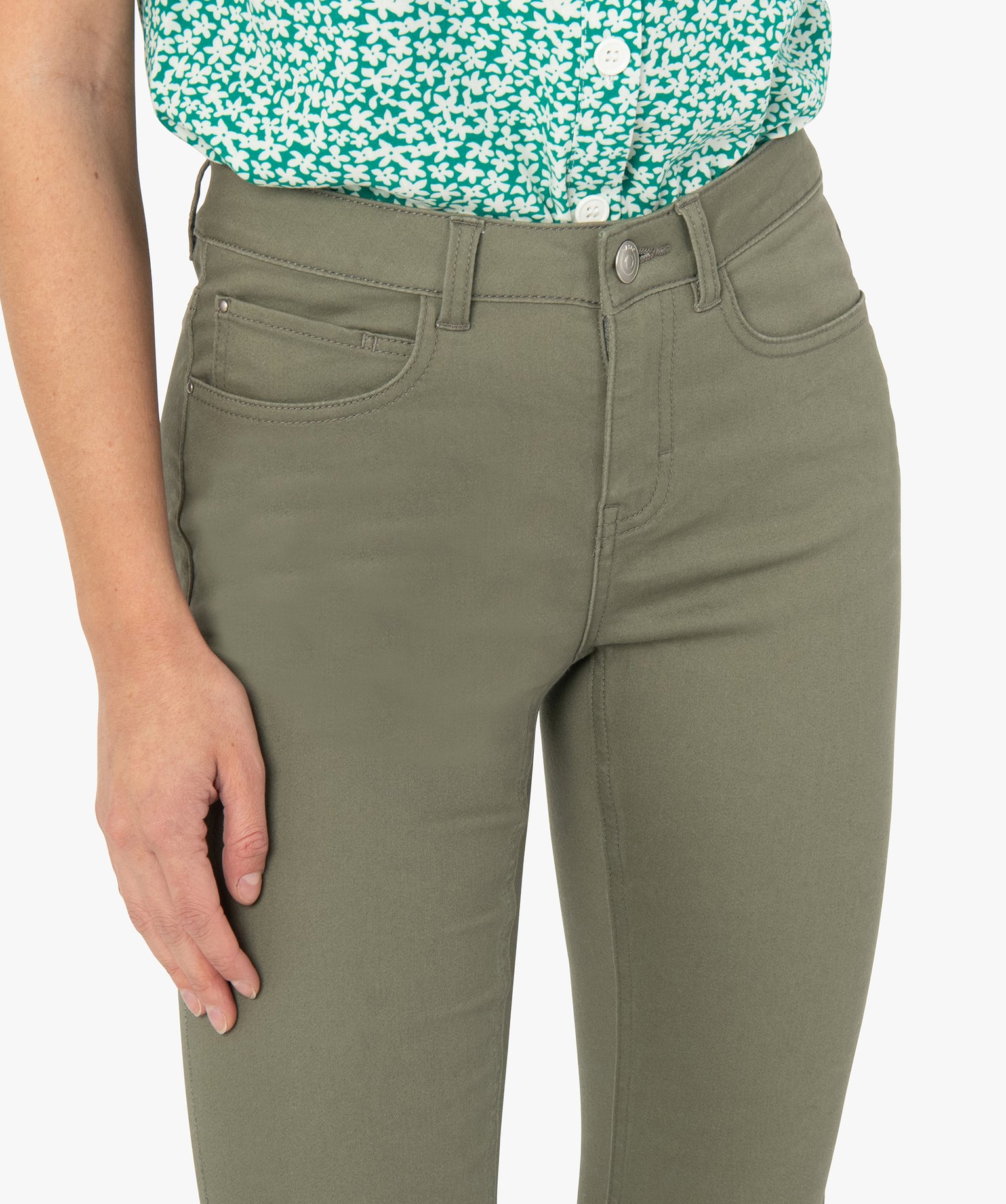 Pantalon femme coupe slim en toile extensible vert clair | GEMO