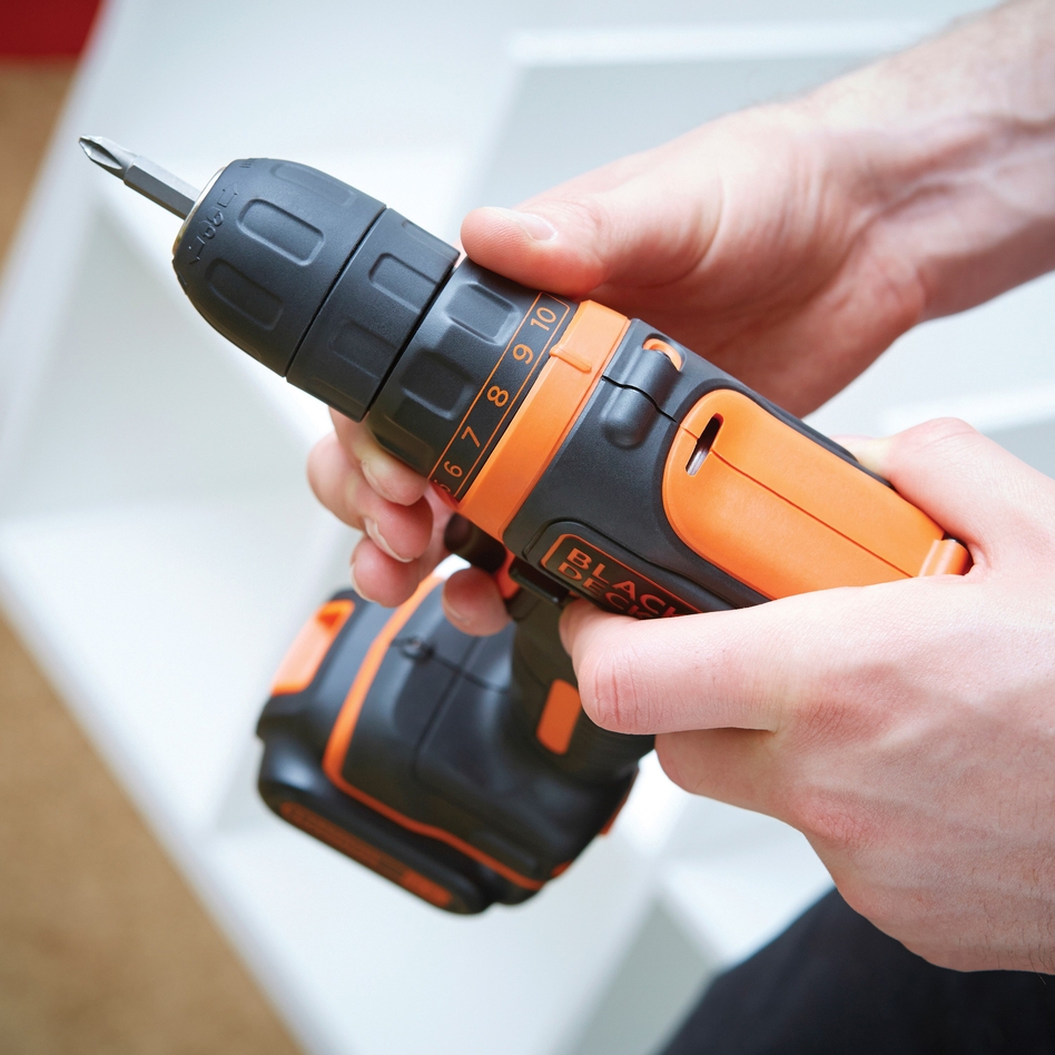 Black & Decker BDCDD12KB-QW akkus fúró-csavarozó 10,8 V 1,5 Ah lítium-ion akkumulátorral