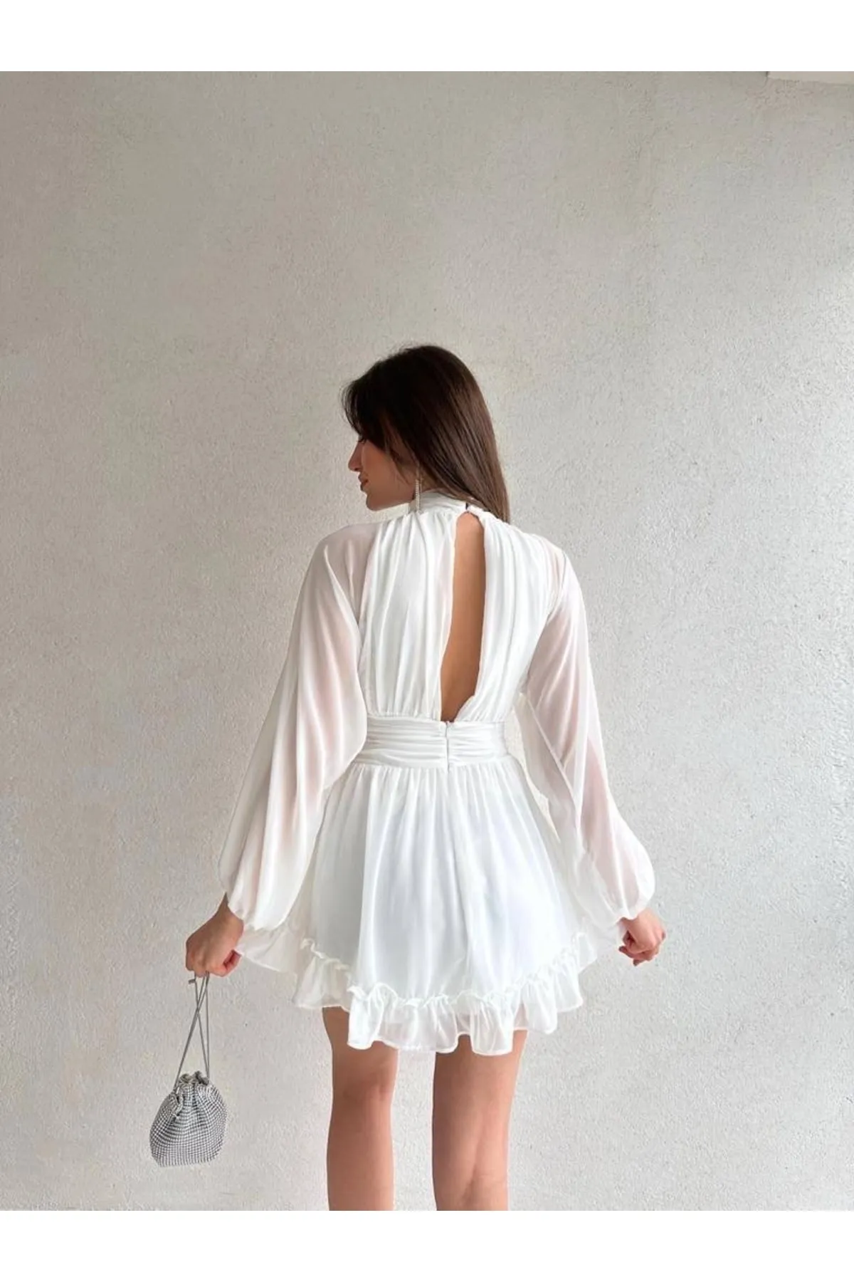 SONREİR  Rückenfreies, mit Chiffonstoff gefüttertes Kleid