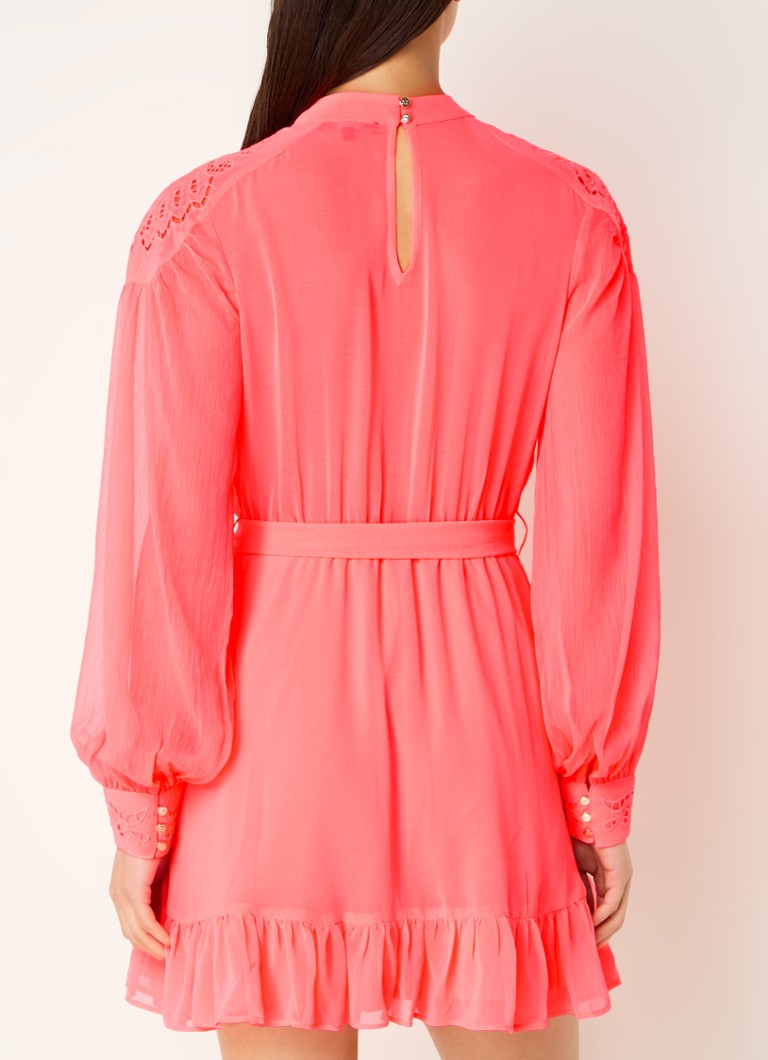 Robe tunique courte NIKKIE Cixi avec broderie et ceinture à nouer