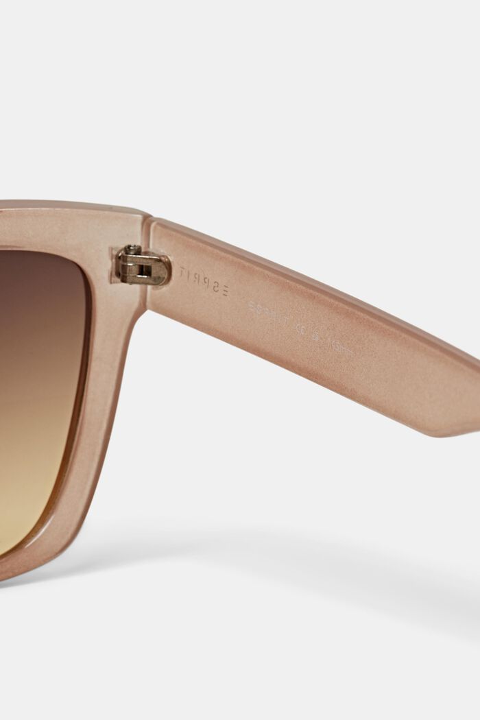 Sonnenbrille mit breiter Fassung