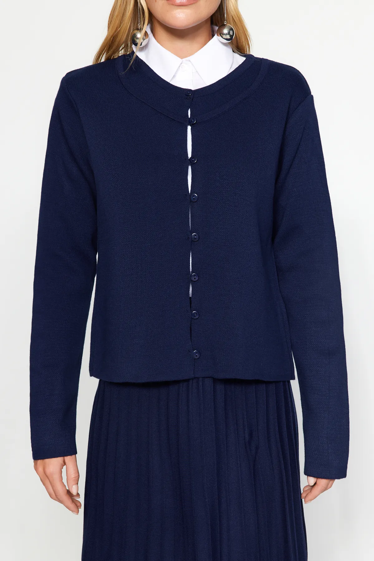 Trendyol Modest  Marineblaues Strickoberteil- und -unterteil-Set mit geknöpftem Cardigan-Rock TCTAW24US00043