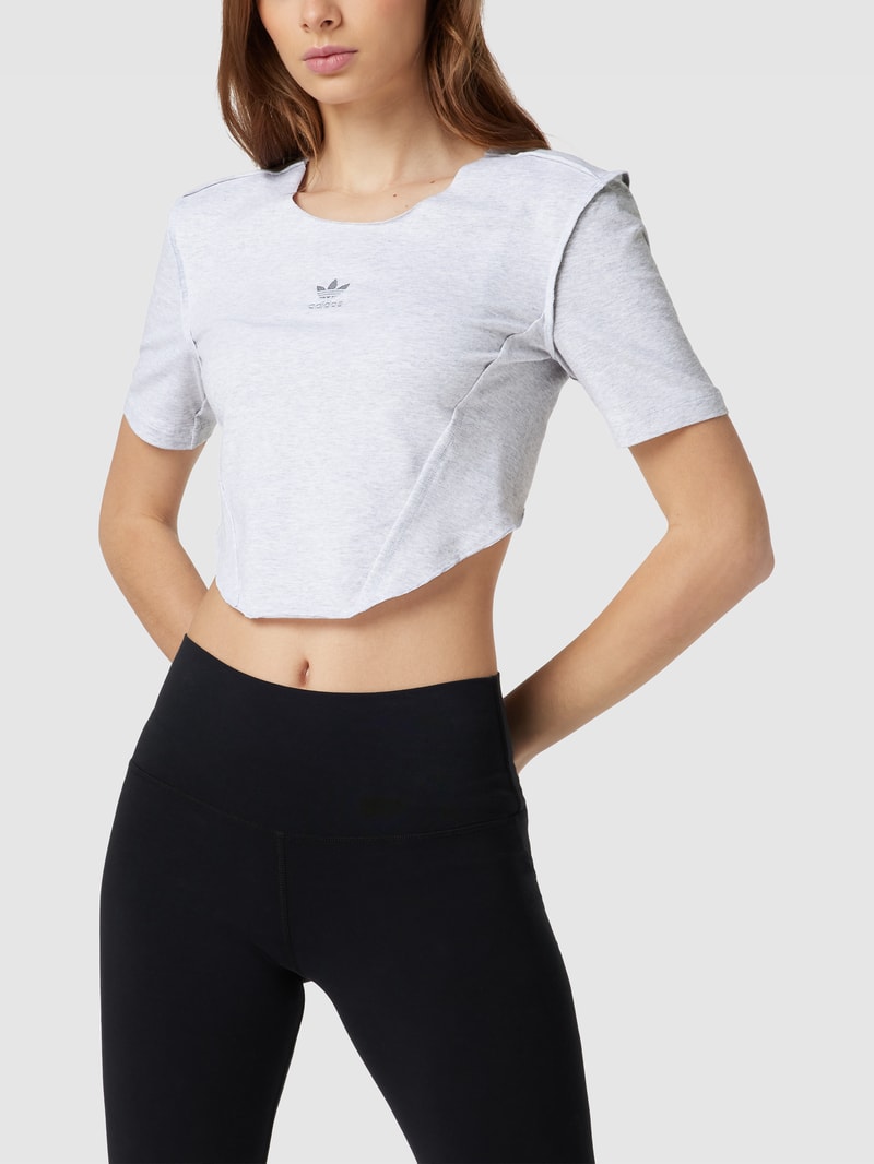 Cropped T-Shirt mit Logo-Stitching in hellgrau