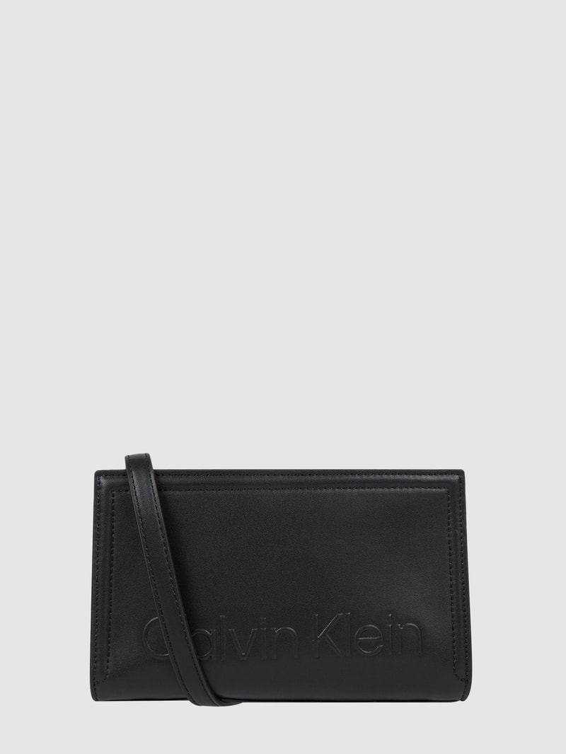 Crossbody Bag in Leder-Optik in schwarz