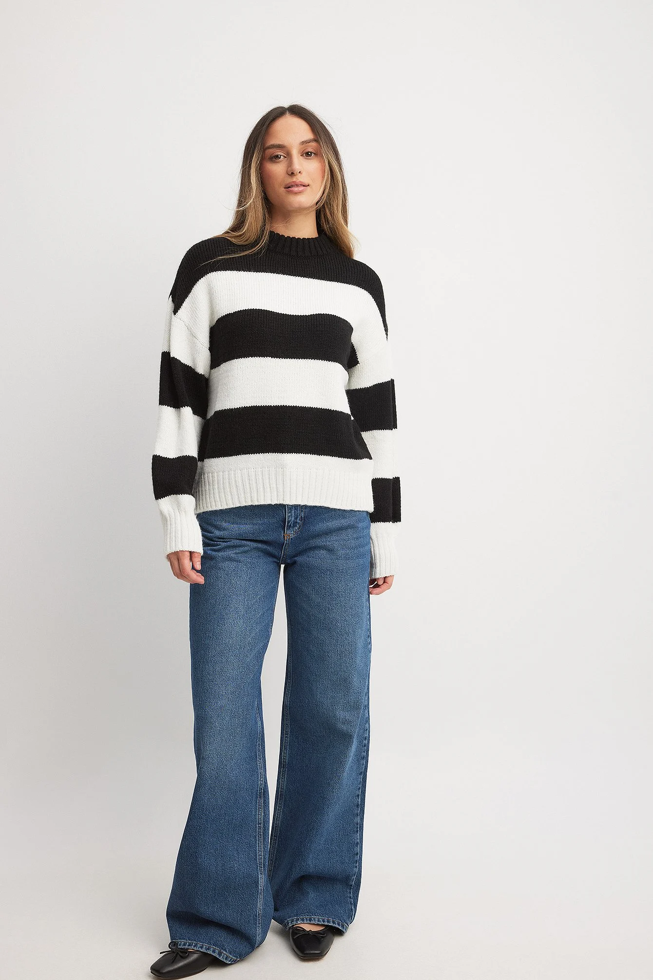 Gestreifter Strickpullover mit rundem Halsausschnitt