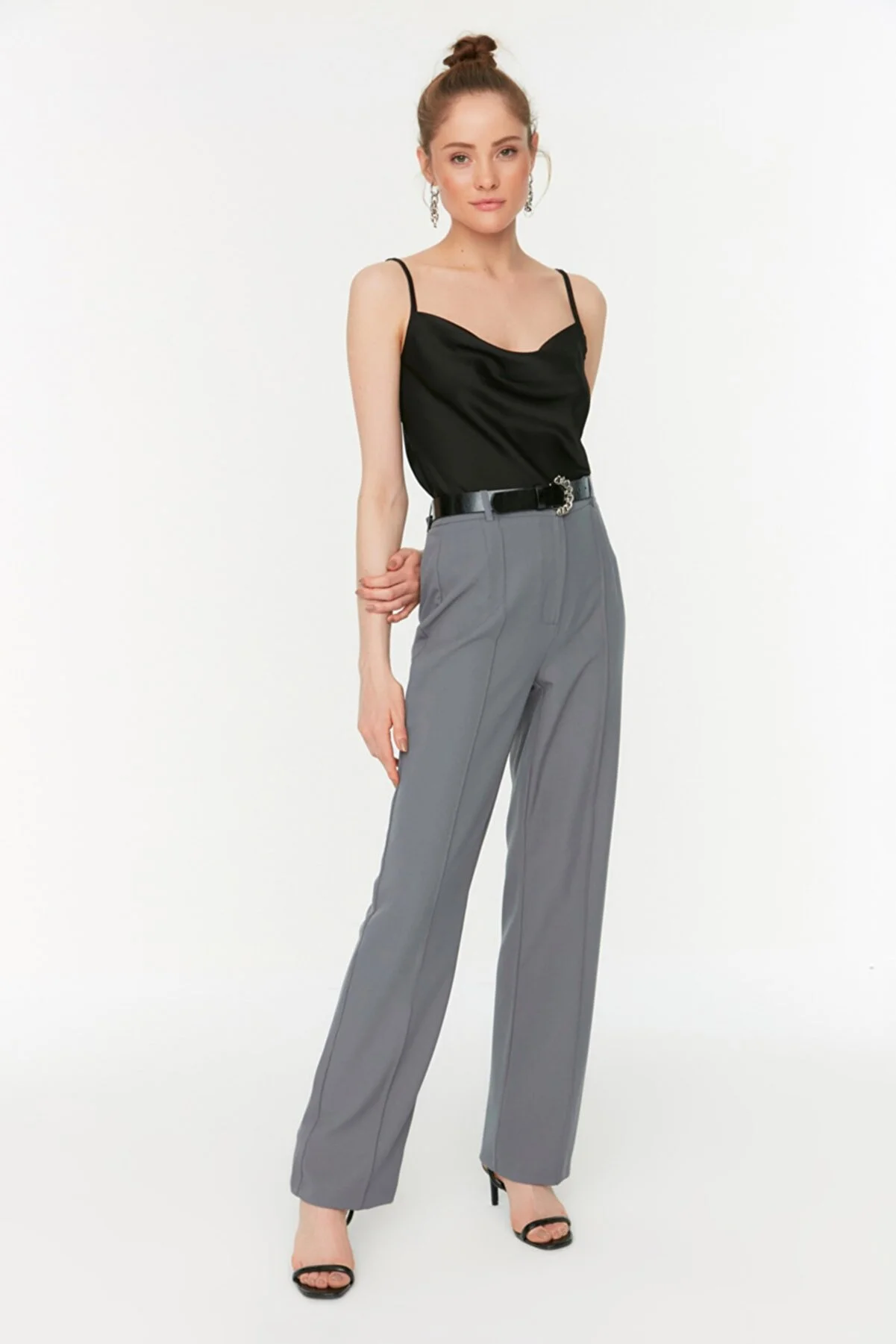 Trendyol Collection  Graue, gerade geschnittene, gerippte, genähte Webhose mit hoher Taille TWOSS21PL0093