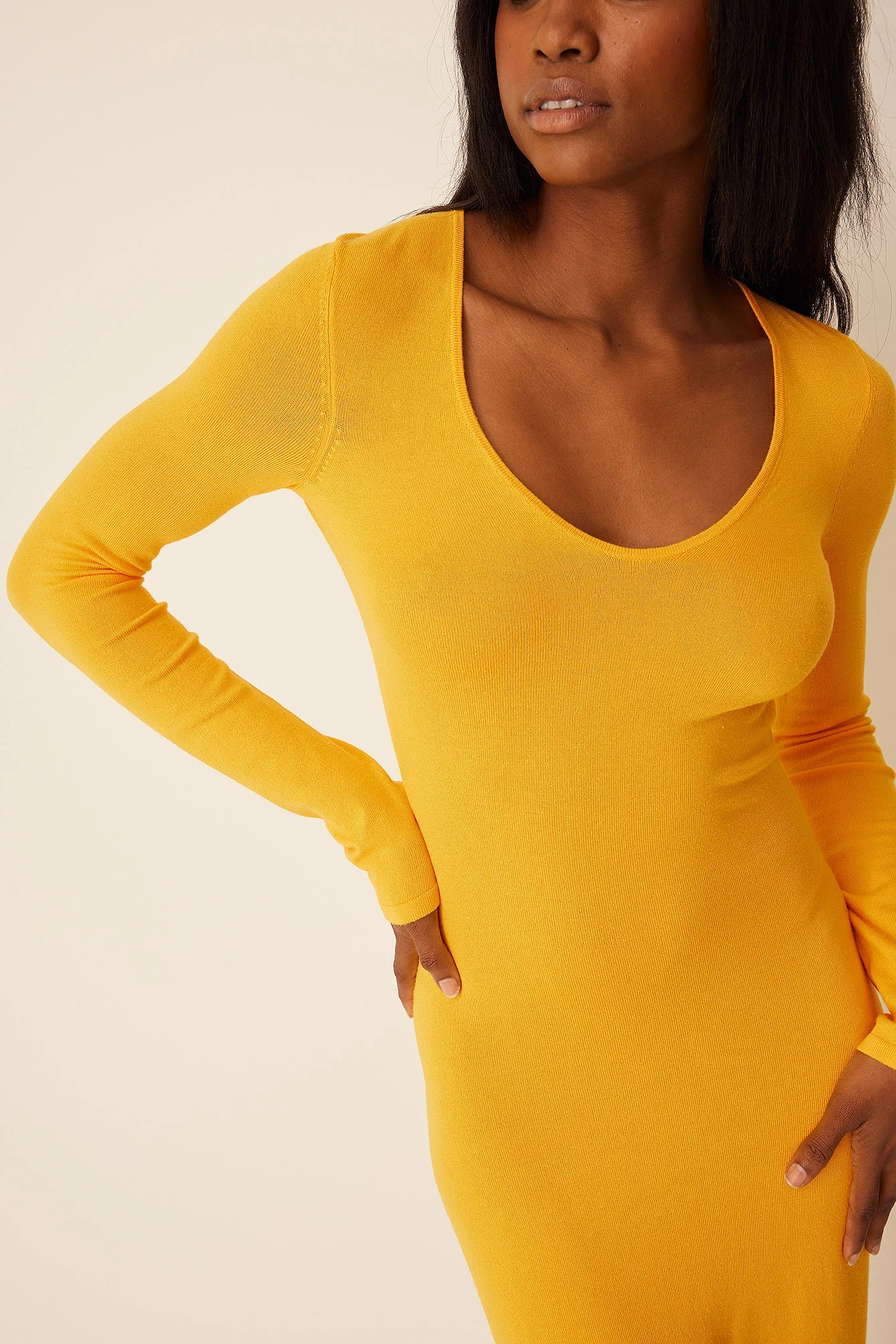 Strickkleid mit offenem Rücken