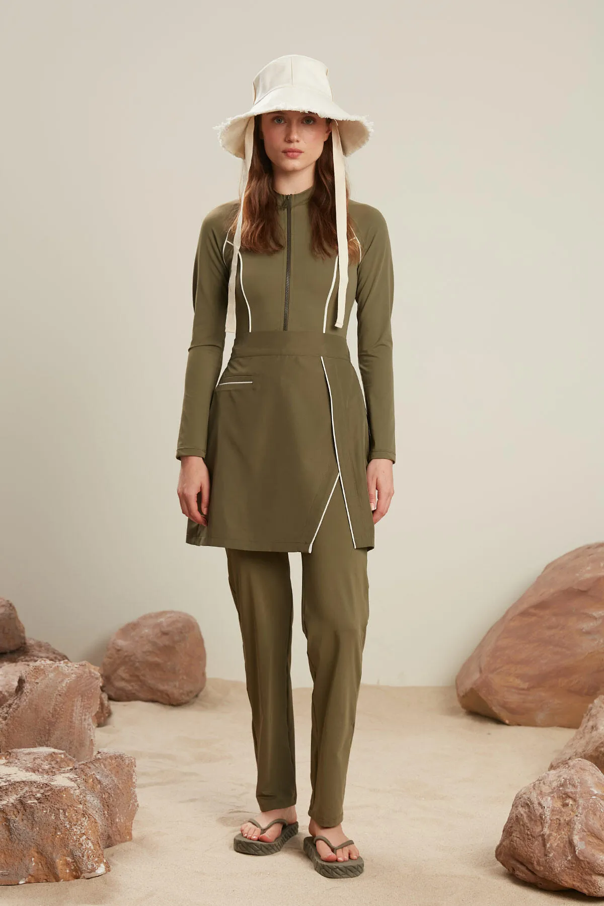 Manuka  Gerippter Hijab-Badeanzugrock in Khaki