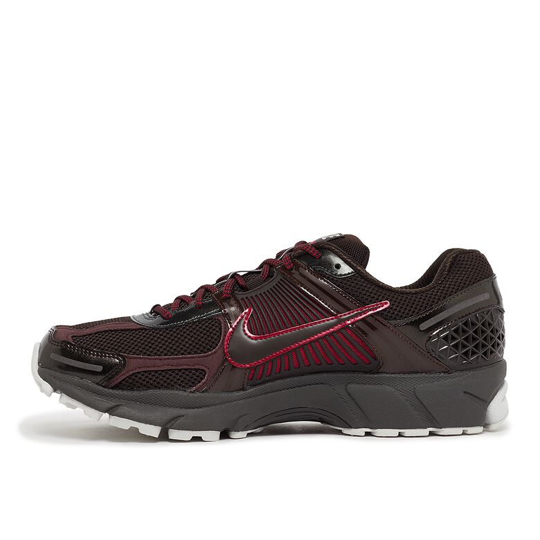 NIKE Zoom Vomero 5 