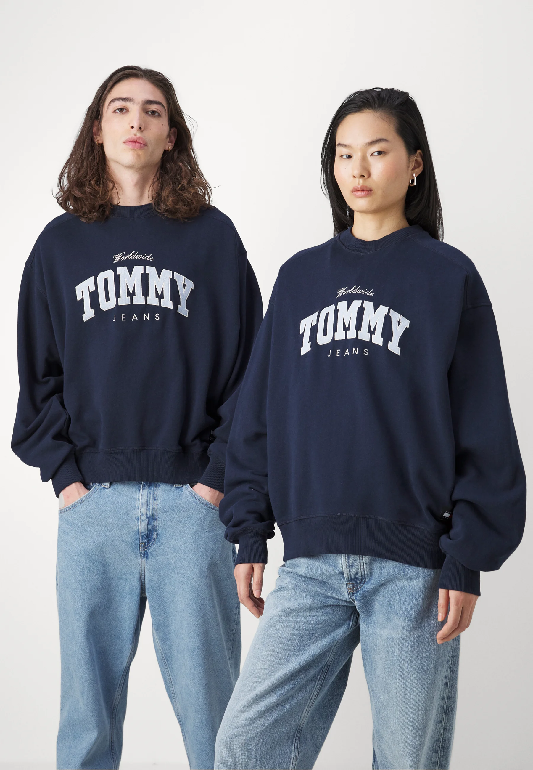 Sudadera Tommy Jeans BOXY VARSITY CREW UNISEX