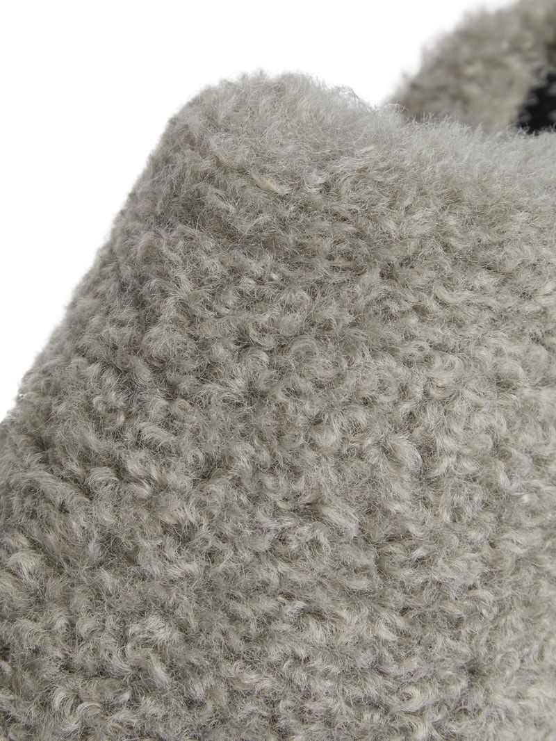 Hausschuhe aus Teddyfell in blau