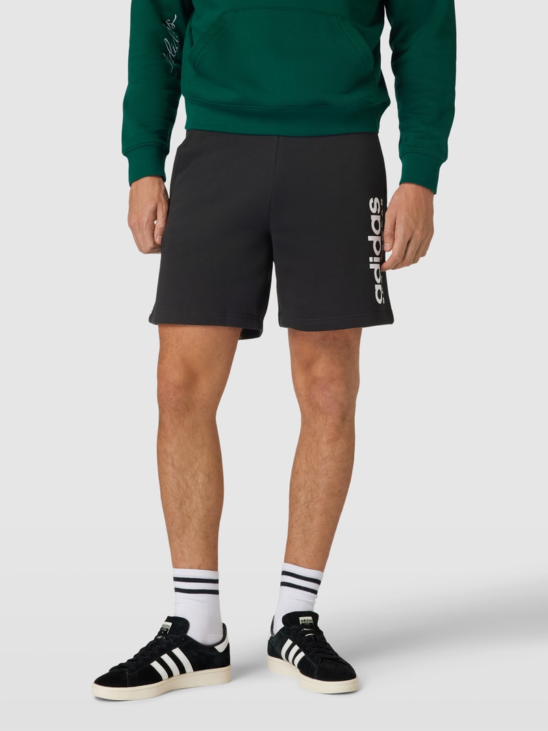 Shorts mit Logo-Print in schwarz