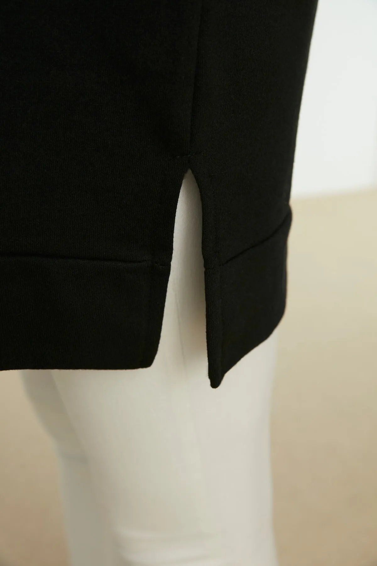 Trendyol Modest  Schwarz-Hellbraunes 2er-Pack Basic-Strick-Sweatshirt mit Rundhalsausschnitt TCTAW22TW0152