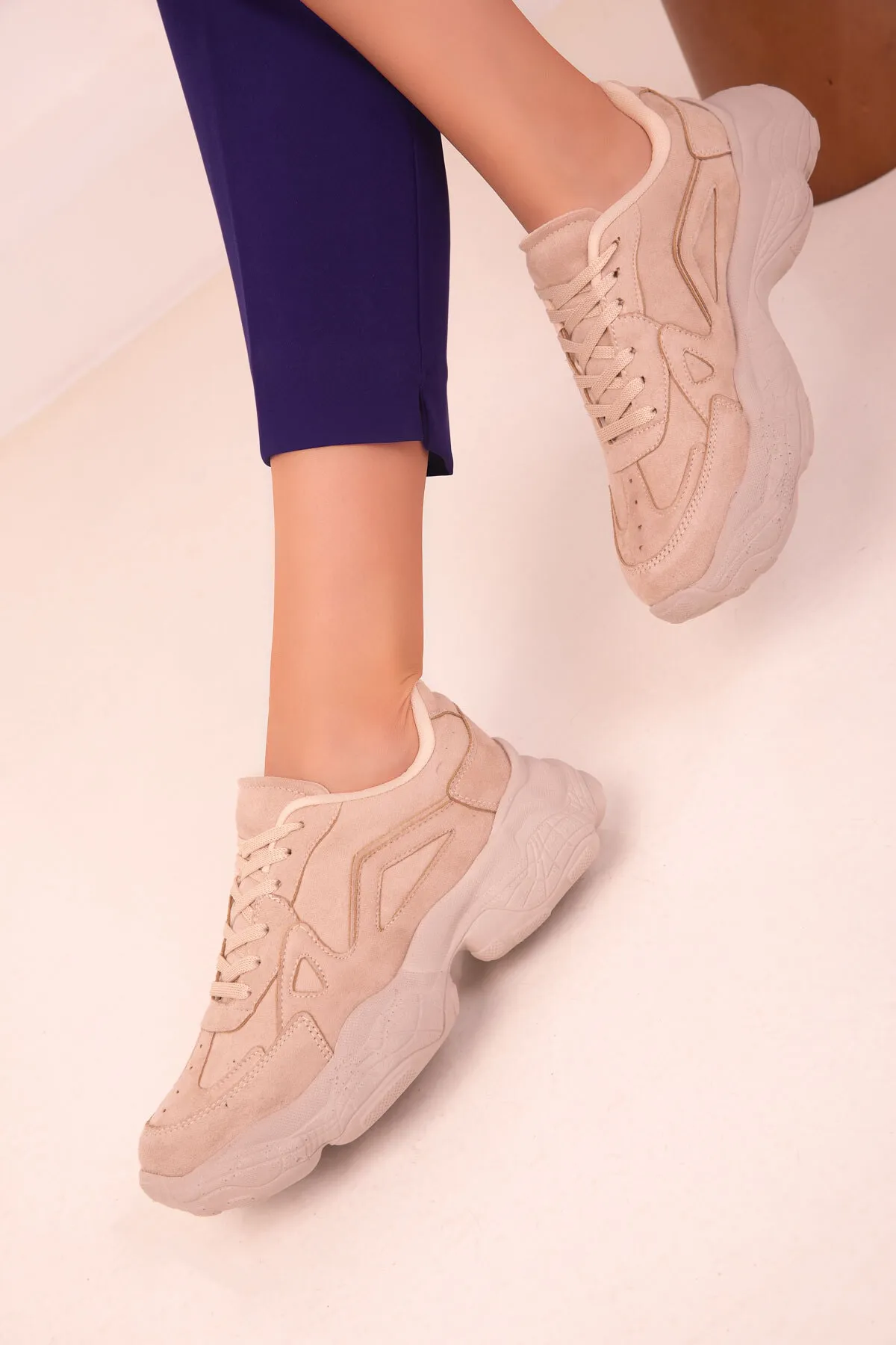 SOHO  Beige Wildleder Damen Sneakers 18148