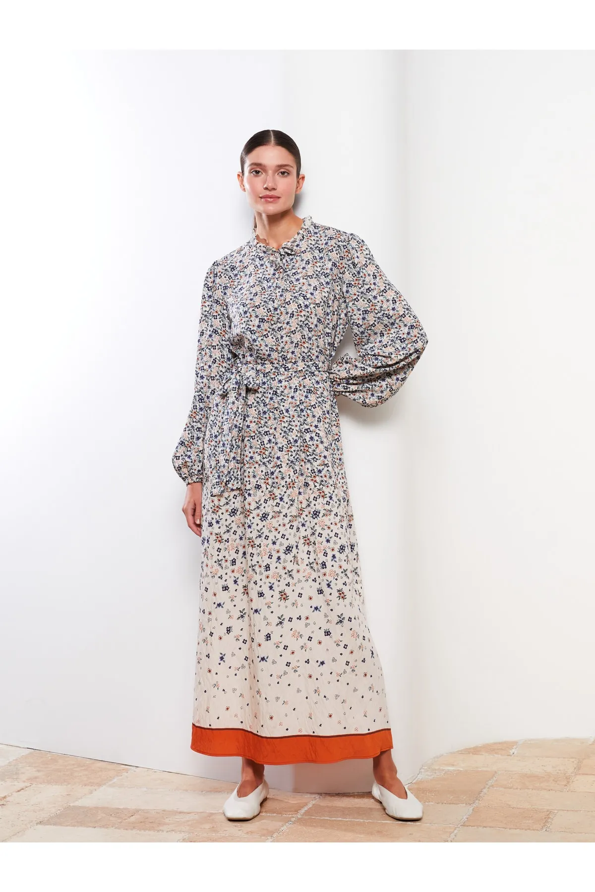 LC Waikiki  Gemustertes langärmliges Damenkleid mit Bindekragen