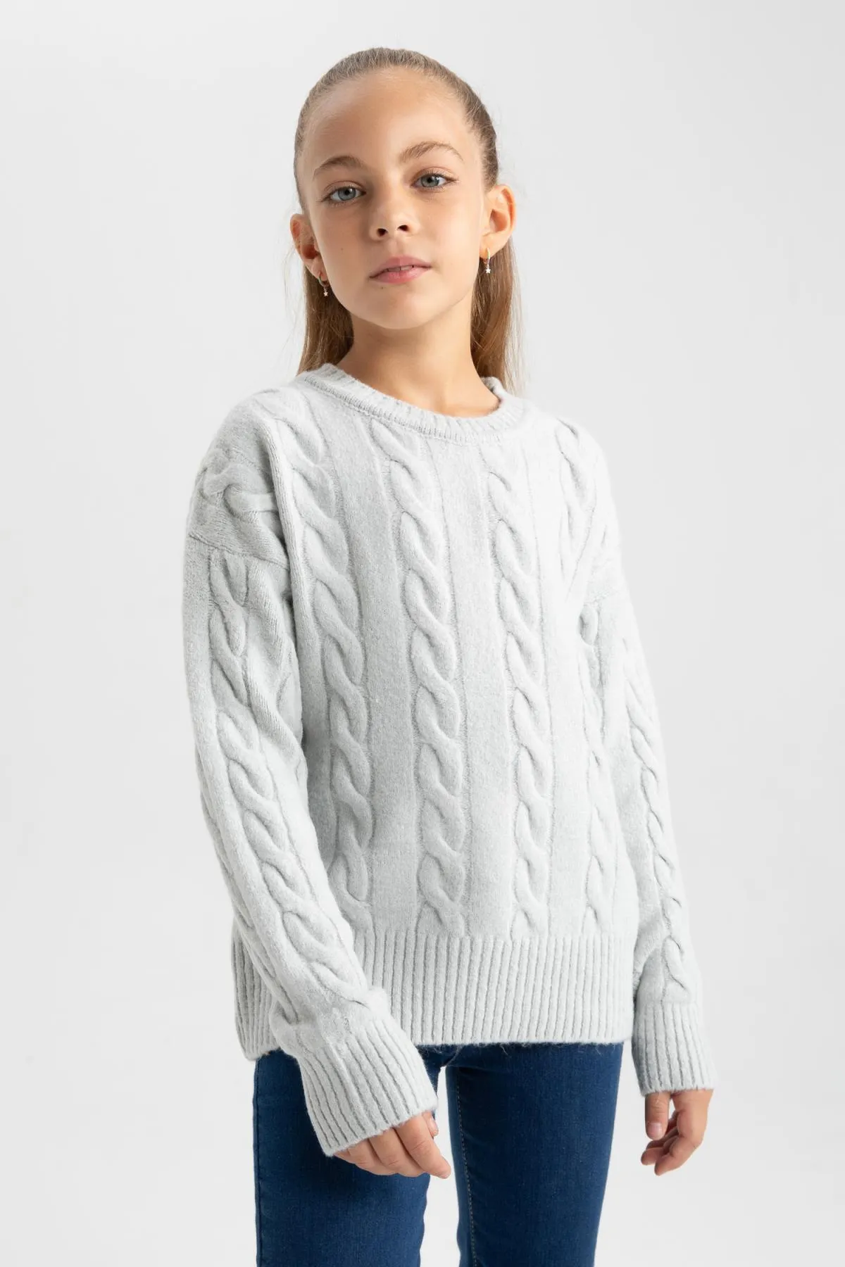 DeFacto  Mädchenpullover mit normaler Passform und Rundhalsausschnitt
