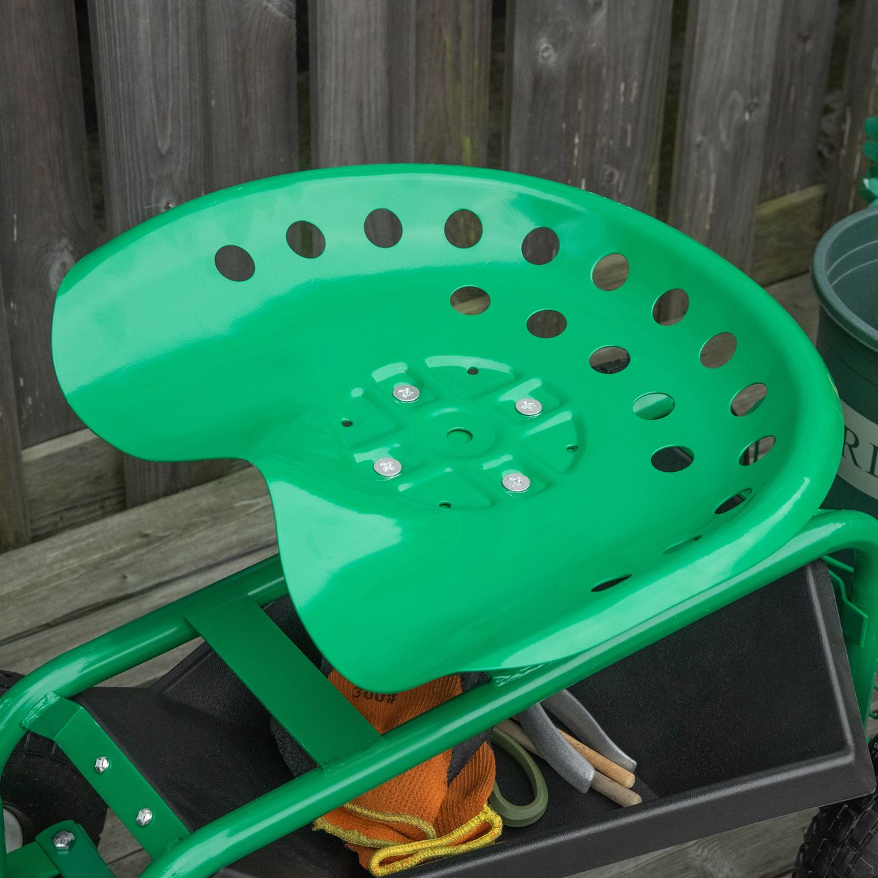 Outsunny Gartenwagen mit Rollsitz bis 150 kg steuerbar Sitzhöhe 46-59 cm Metall Gummi Grün