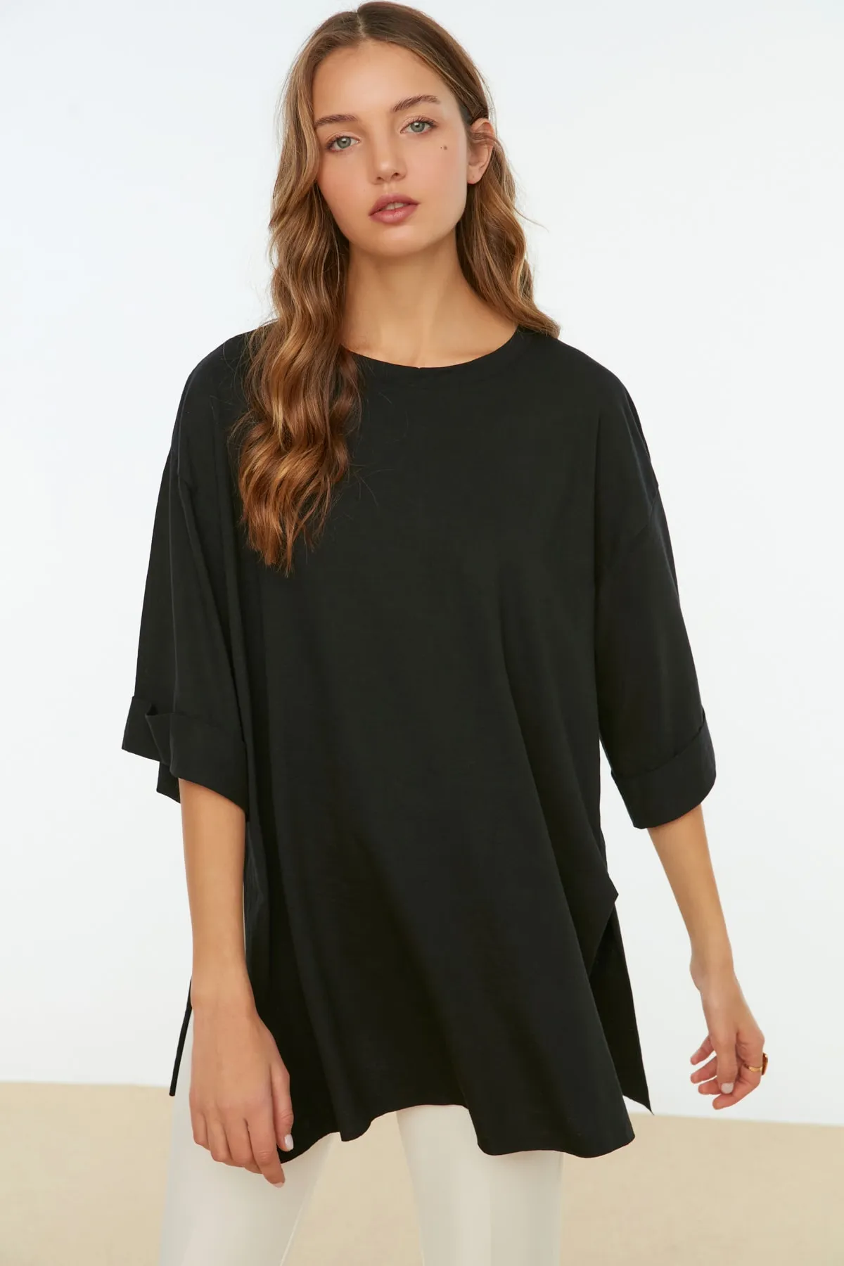 Trendyol Collection  Schwarzes, doppelärmeliges, weit geschnittenes, asymmetrisches Boyfriend-Strick-T-Shirt TWOSS20TS0828