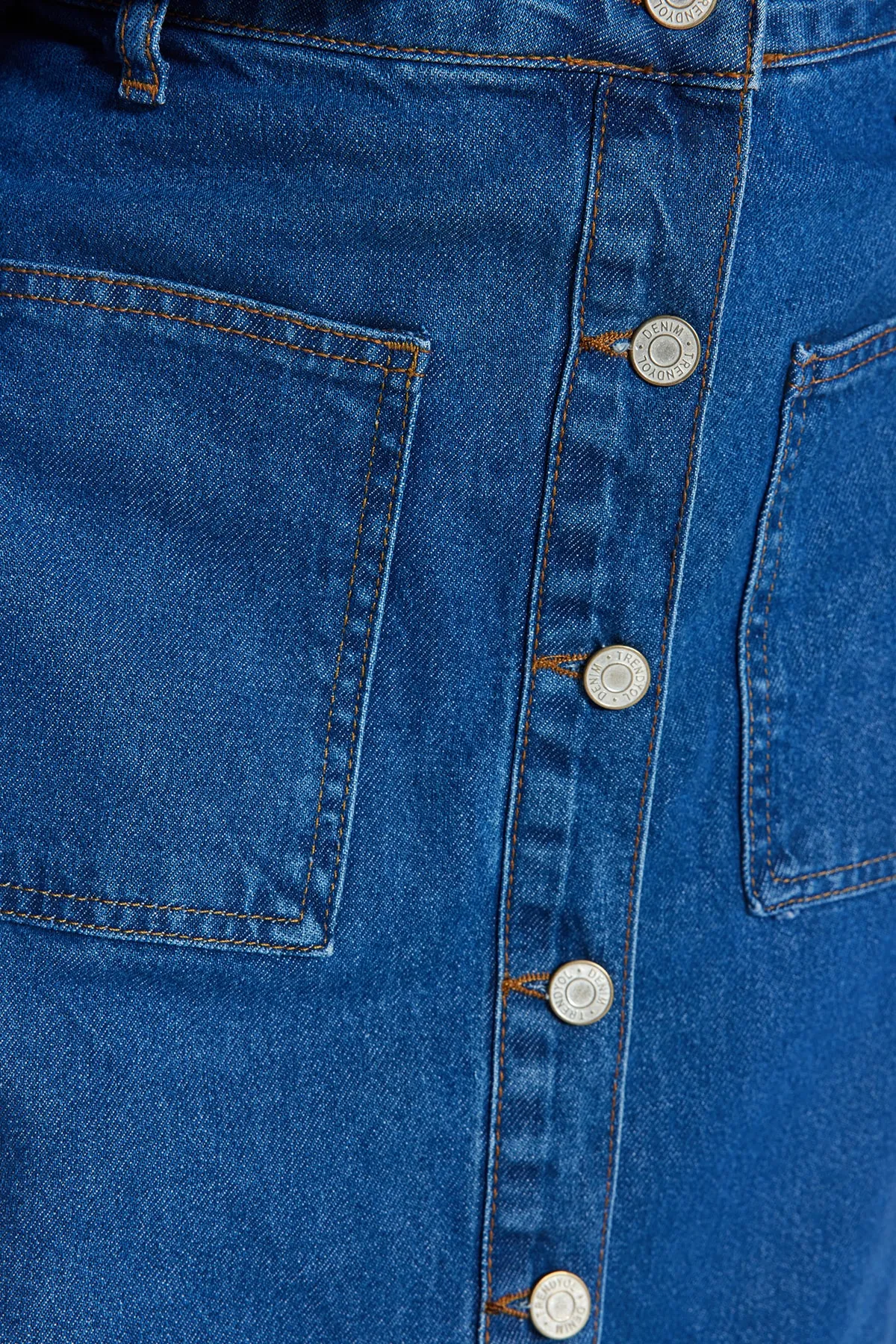 Trendyol Collection  Dunkler Indigo-Jeansrock aus Denim mit doppelter Tasche und hoher Taille TCTSS23EE00002