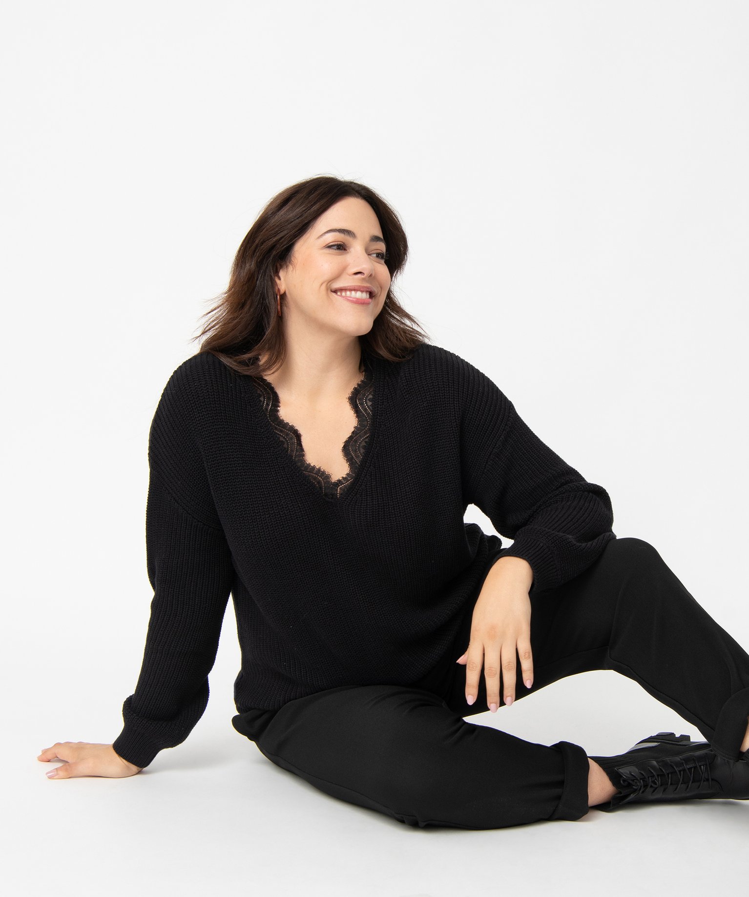Pull femme grande taille avec décolleté V en dentelle noir | GEMO