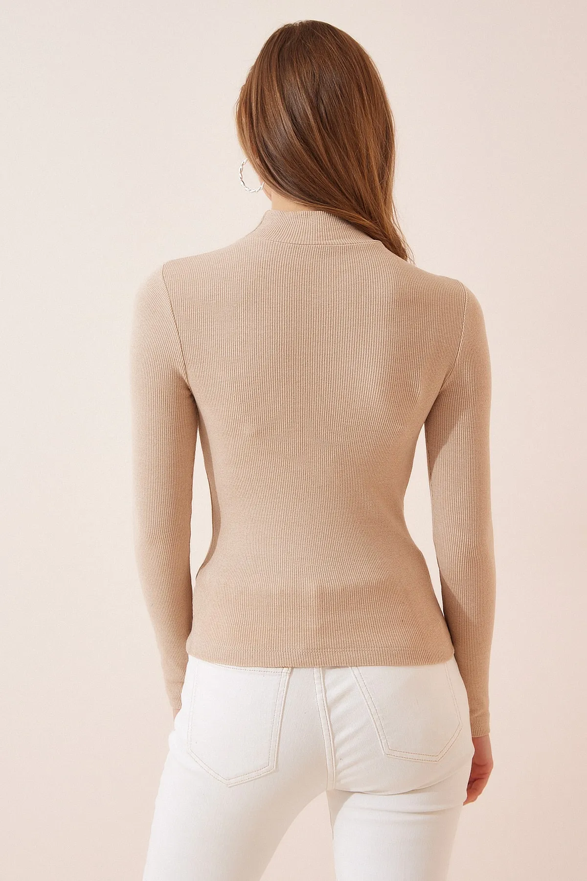Happiness İstanbul  Damen-Bluse aus schnurgebundenem Strick mit Ausschnitten und Ausschnitten in Creme GT00065