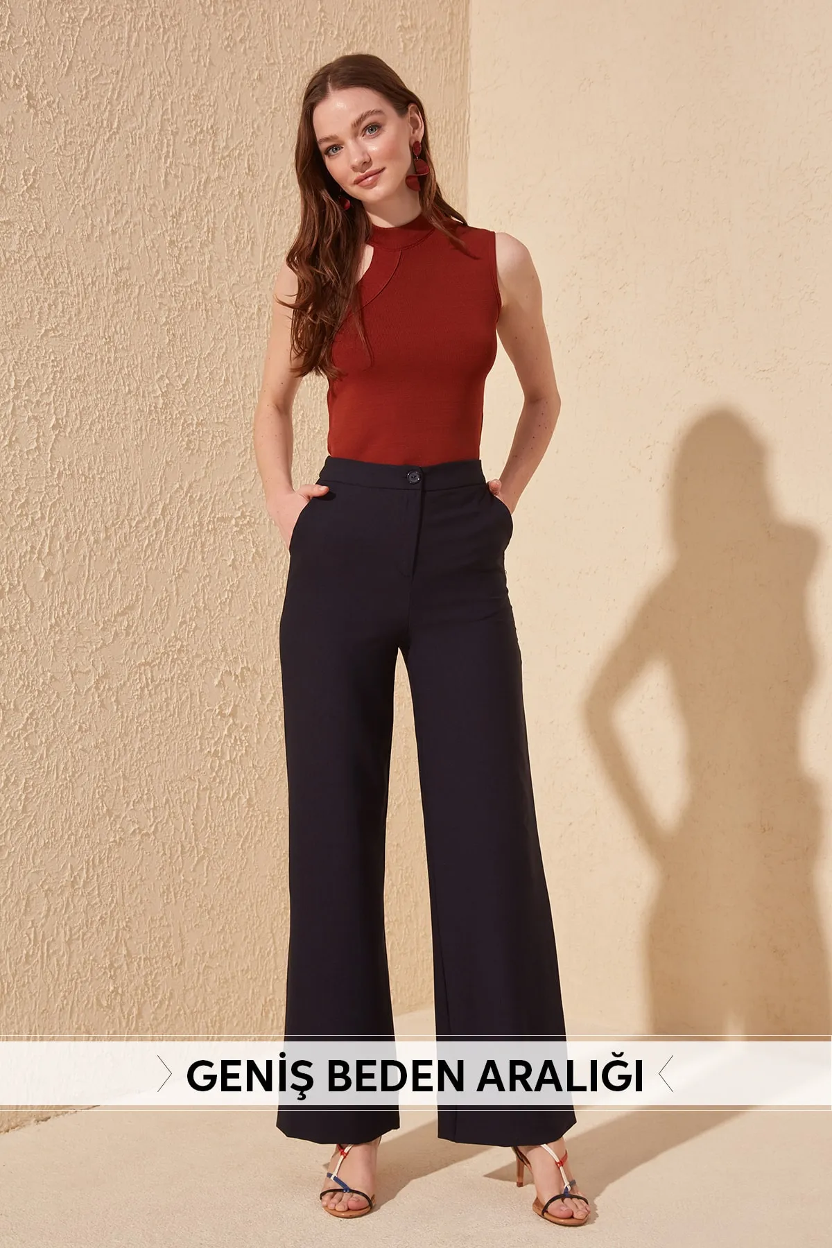Trendyol Collection  Marineblaue Hose mit weitem Bein TWOSS19ST0179