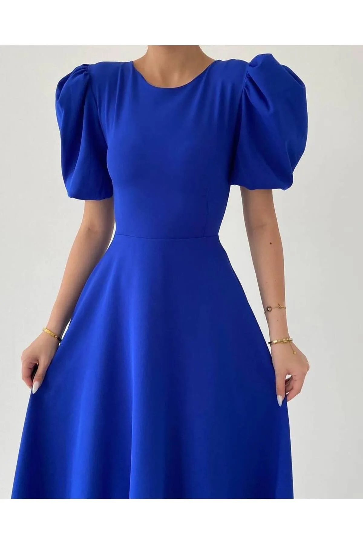 SONREİR  MIDIKLEID MIT WASSERMELONEN-ÄRMELENDETAIL