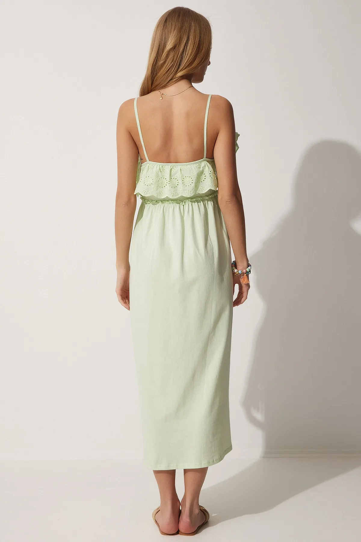 Happiness İstanbul  Grünes Guipure-Trägerkleid für Damen mit detailliertem, lässigem Sommerkleid WO00028