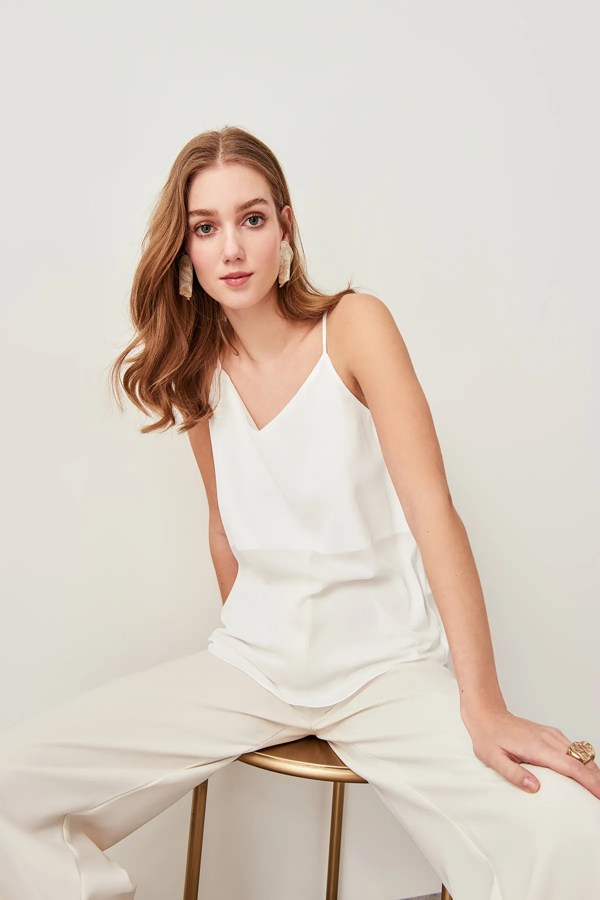 Trendyol Collection  Ecru Basic-Trägerbluse aus Webstoff TWOSS19BB0224