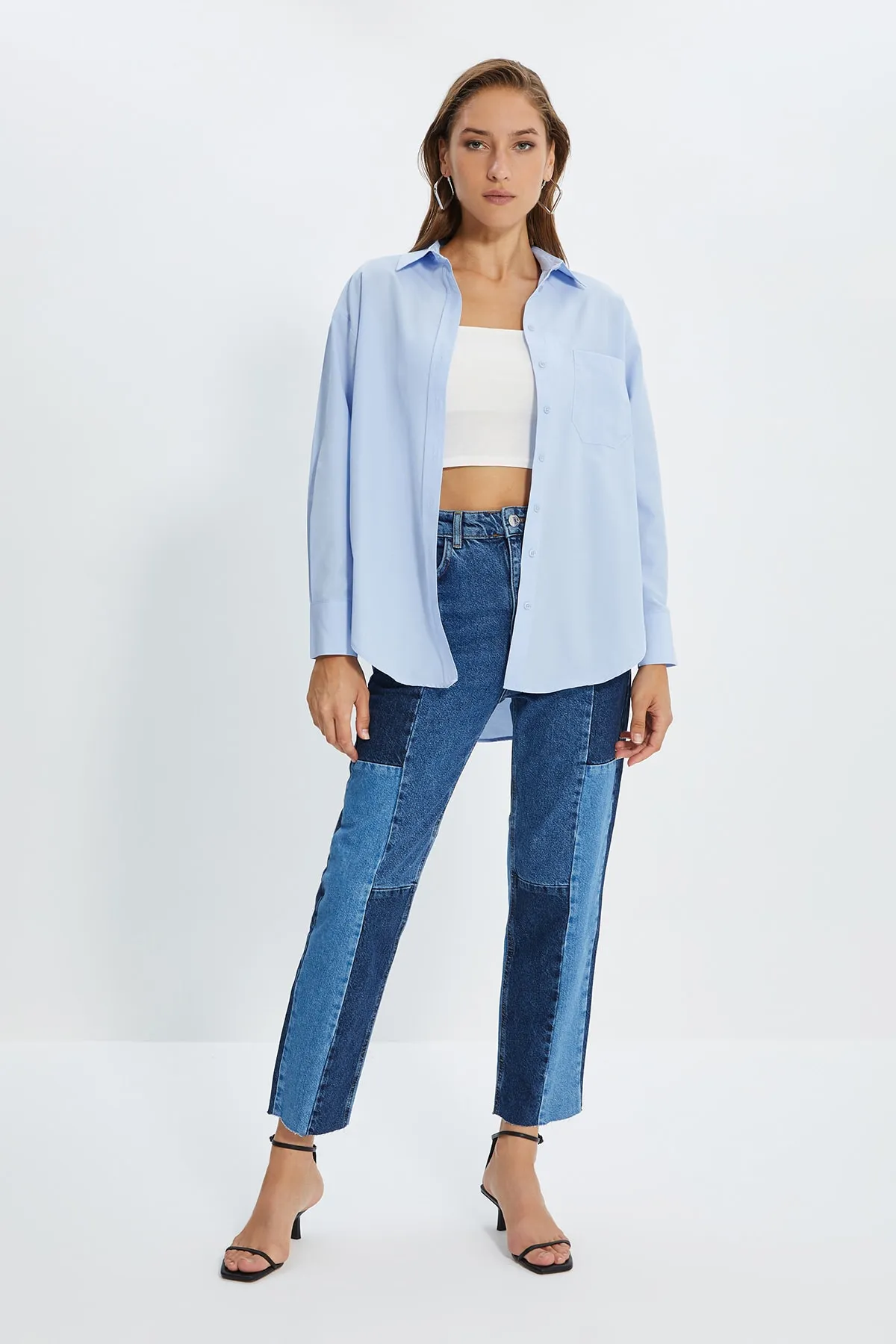 Trendyol Collection  Blaues Boyfriend-Hemd aus Baumwollgewebe mit breiter Passform und einer Tasche TWOAW20GO0115