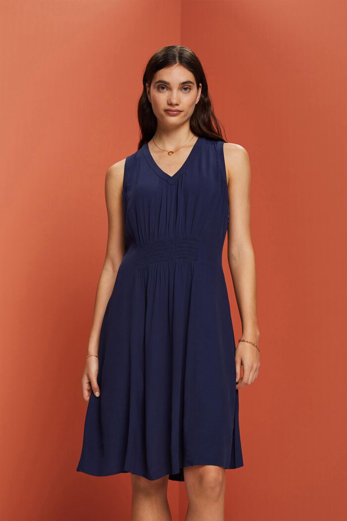 A-Linien-Kleid mit gesmokter Taille