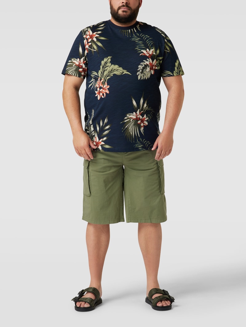 PLUS SIZE Cargoshorts mit Pattentaschen in olivgrün