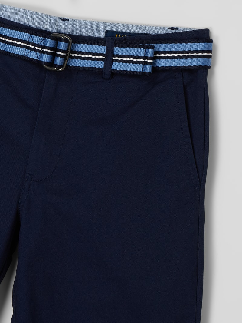 Chino mit Gürtel in marineblau