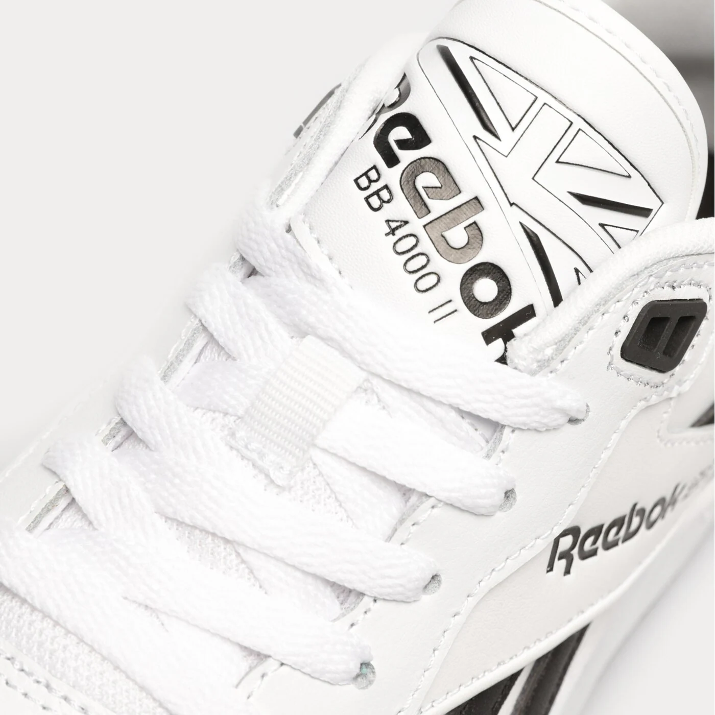 REEBOK BB 4000 II Weiß