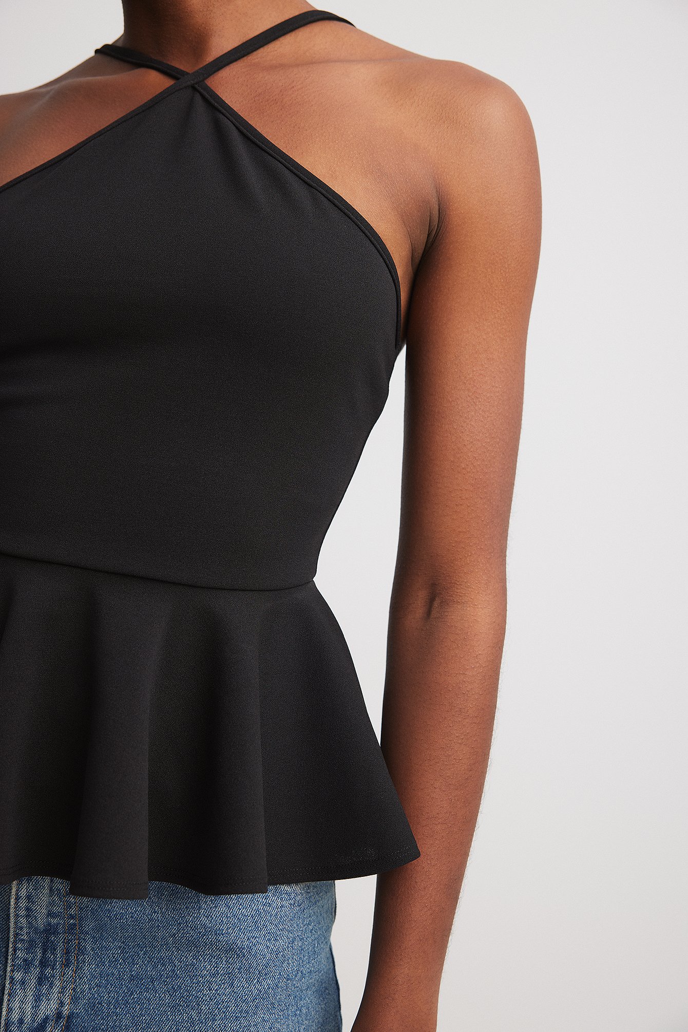 Peplum-Oberteil mit Neckholder-Ausschnitt
