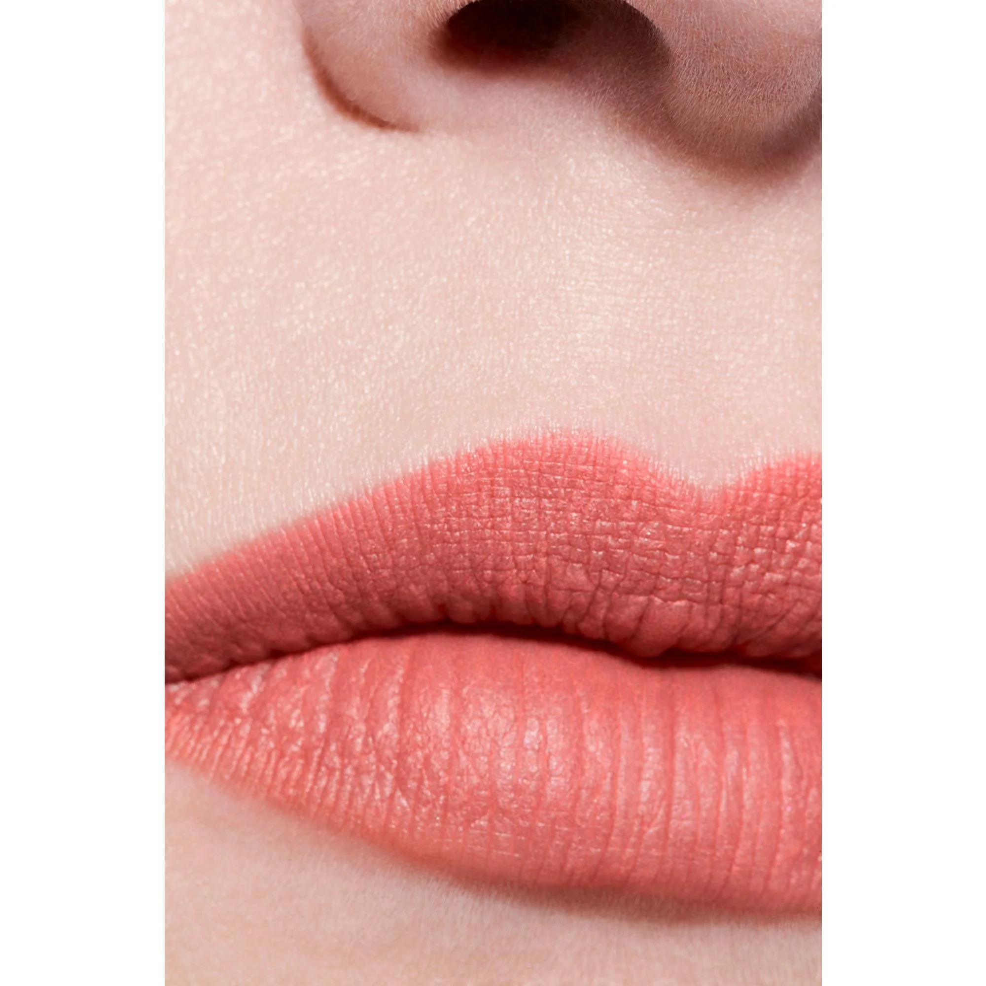 ROUGE ALLURE VELVET - ROZŚWIETLAJĄCA, AKSAMITNA POMADKA