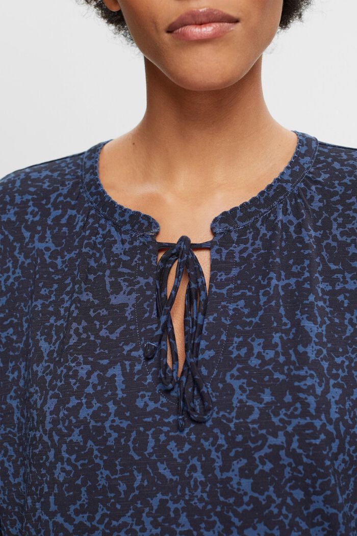 Gemustertes Longsleeve mit Bindedetail