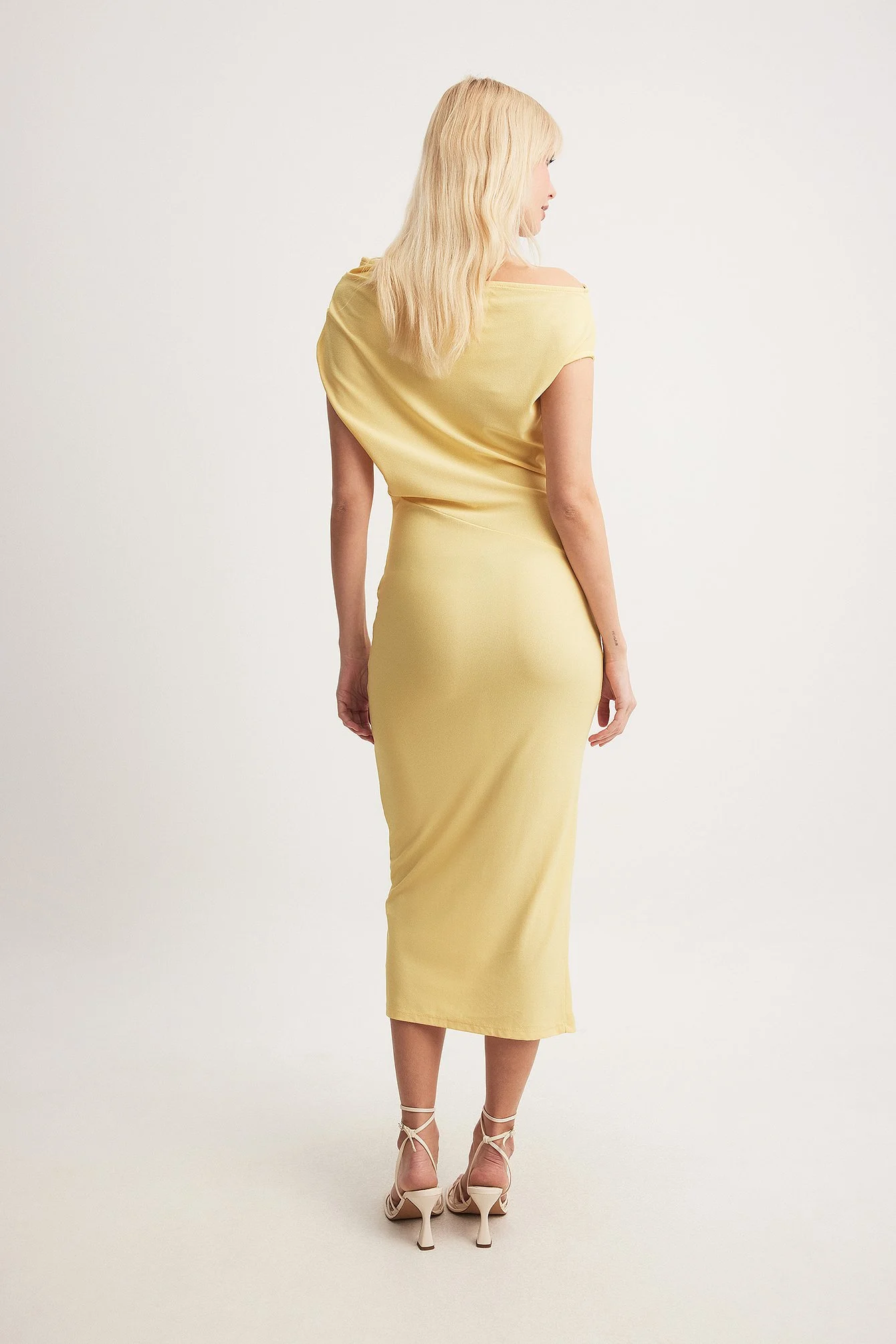 Schulterfreies Jersey-Kleid