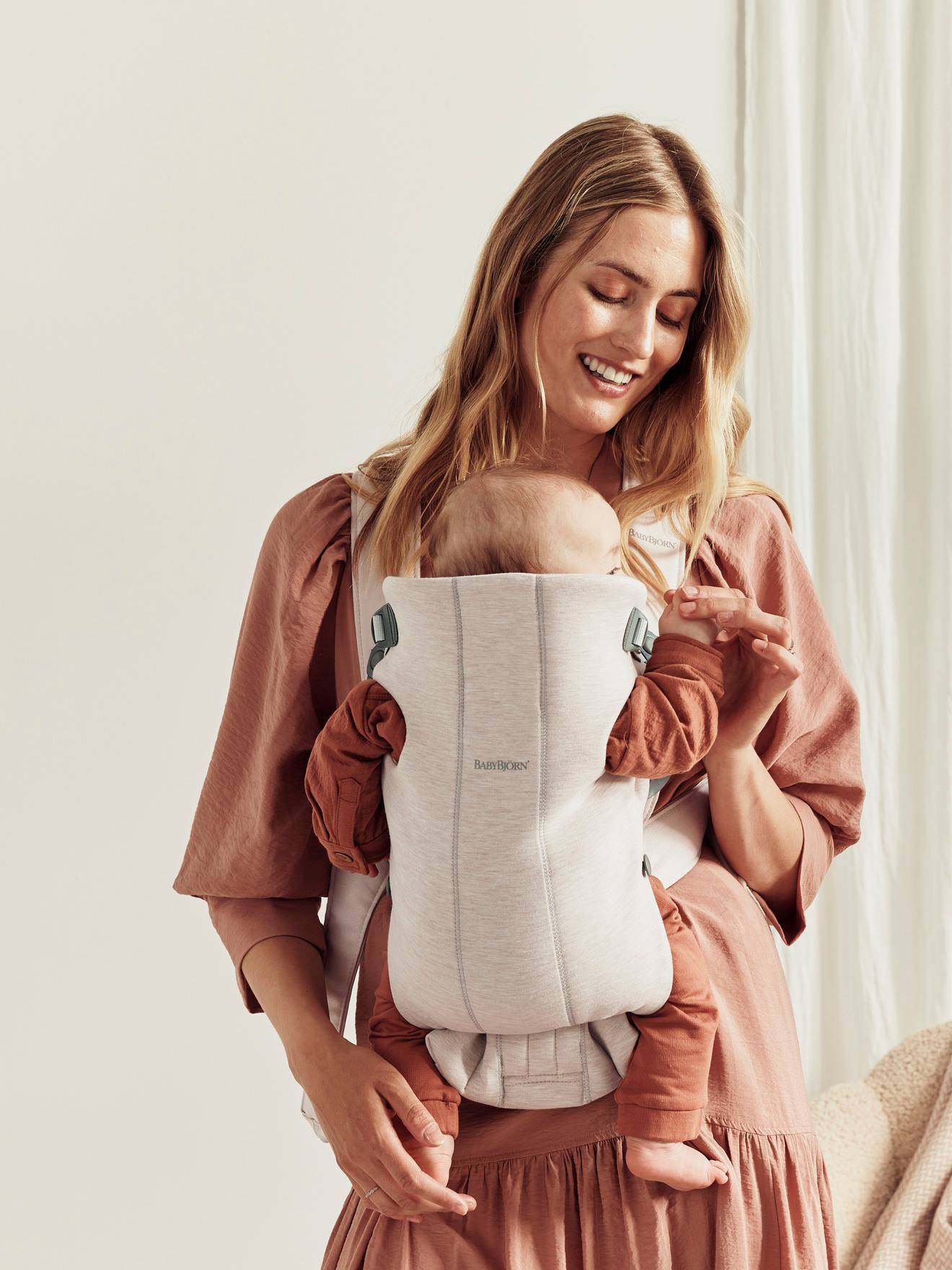 Baby bjorn Babytrage für Neugeborene MINI BABYBJÖRN - hellgrau