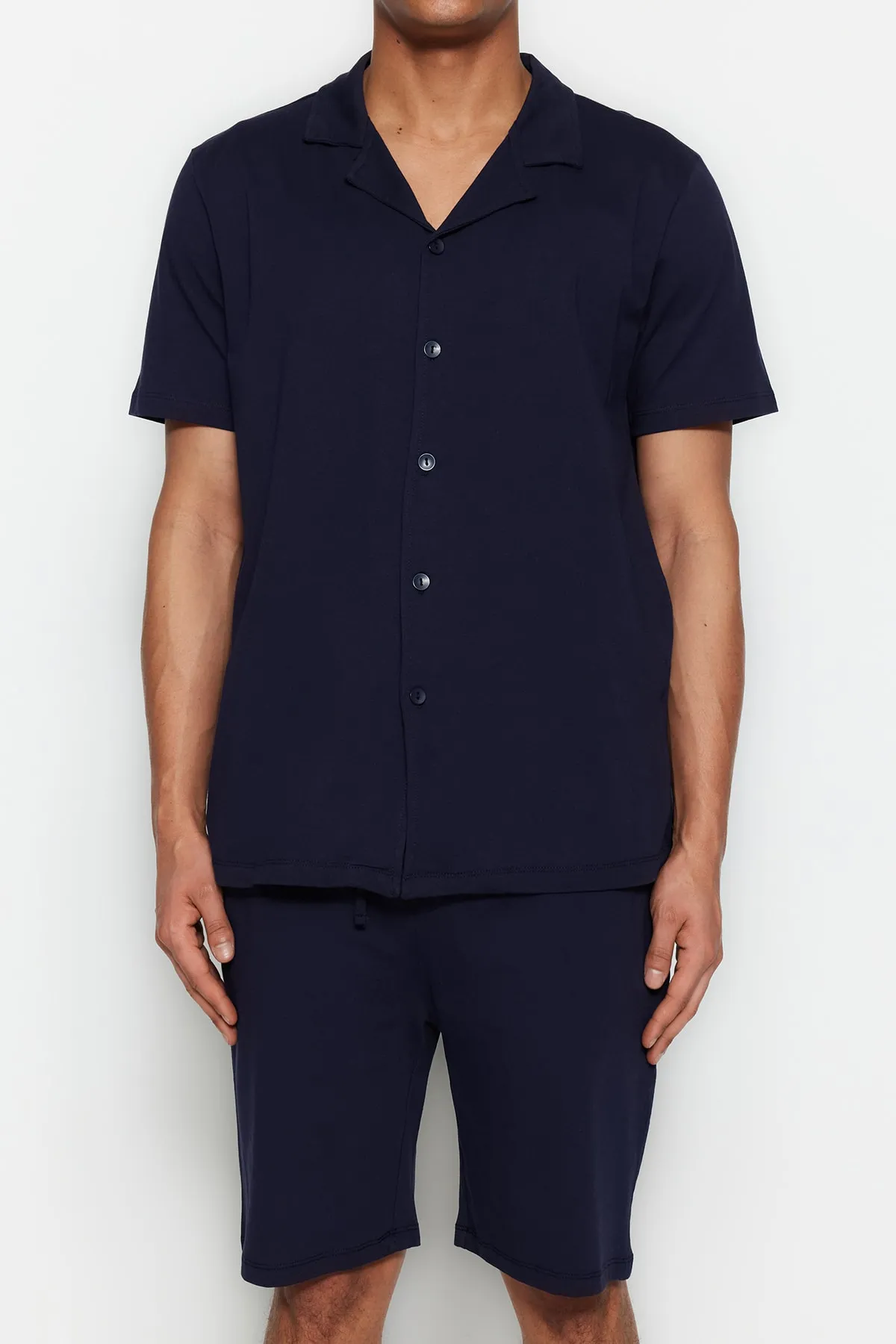 Trendyol Collection  Marineblaues Unisex-Pyjama-Set mit Shorts und Apache-Kragen in normaler Passform TMNSS23PT00007