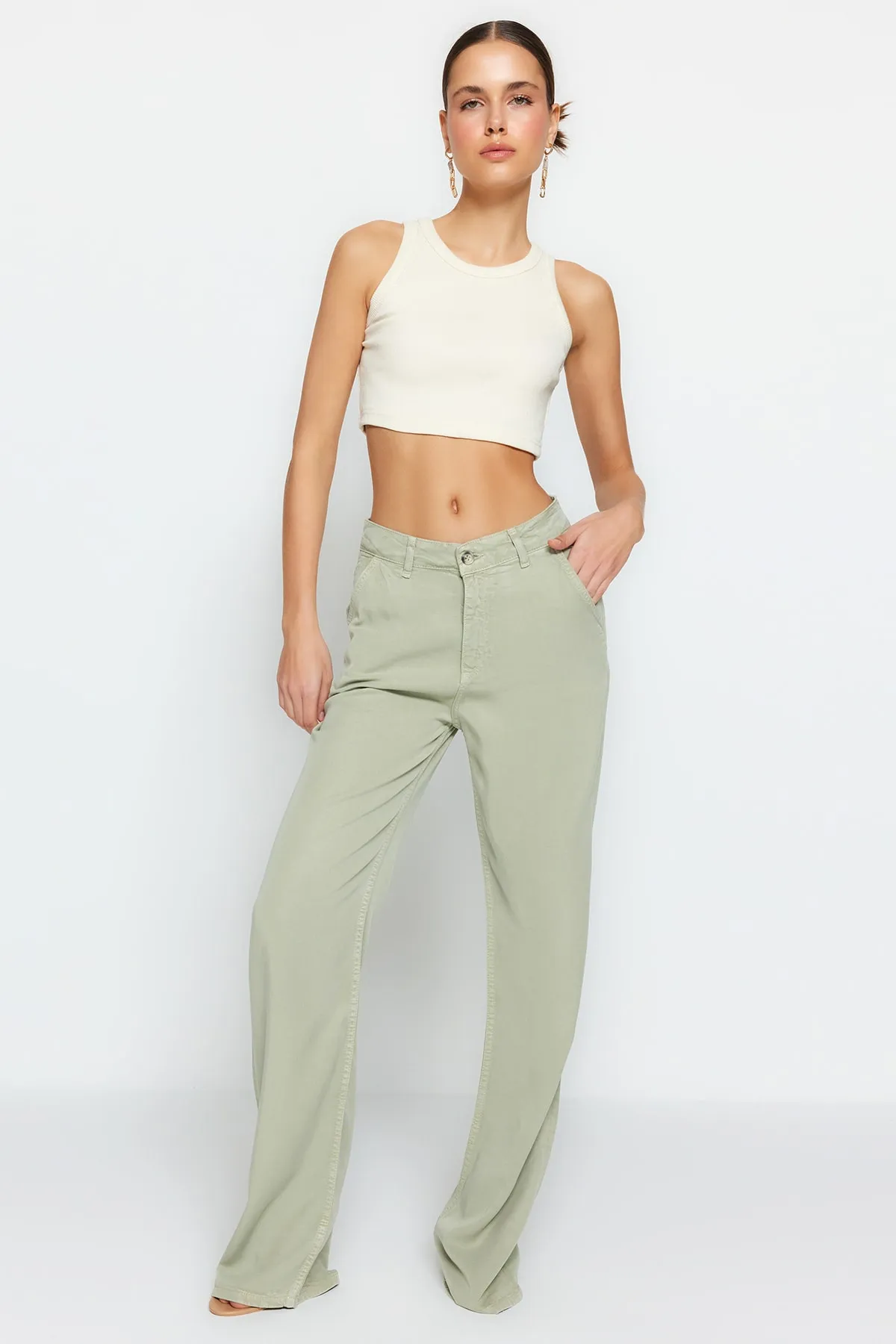 Trendyol Collection  Mintgrüne Jeans mit niedriger Taille und weitem Bein, 100 % Tencel™ TWOSS23JE00219
