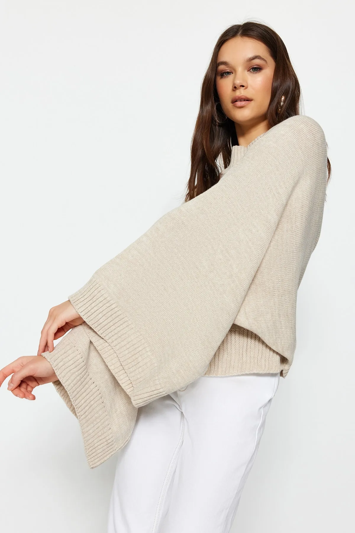 Trendyol Collection  Steinfarbener Strickpullover mit Fledermausärmeln TWOAW23KZ01838