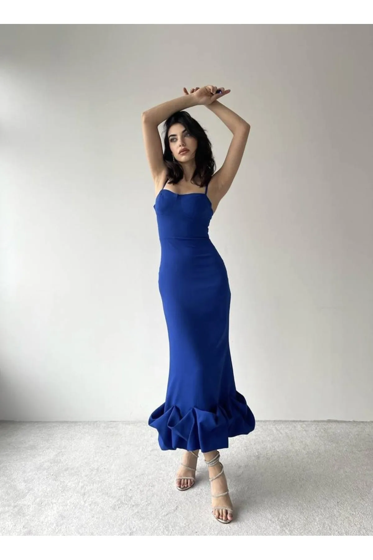 Afiş Butik  Saks – Blaues, asymmetrisches, geschwungenes Midikleid mit Rock