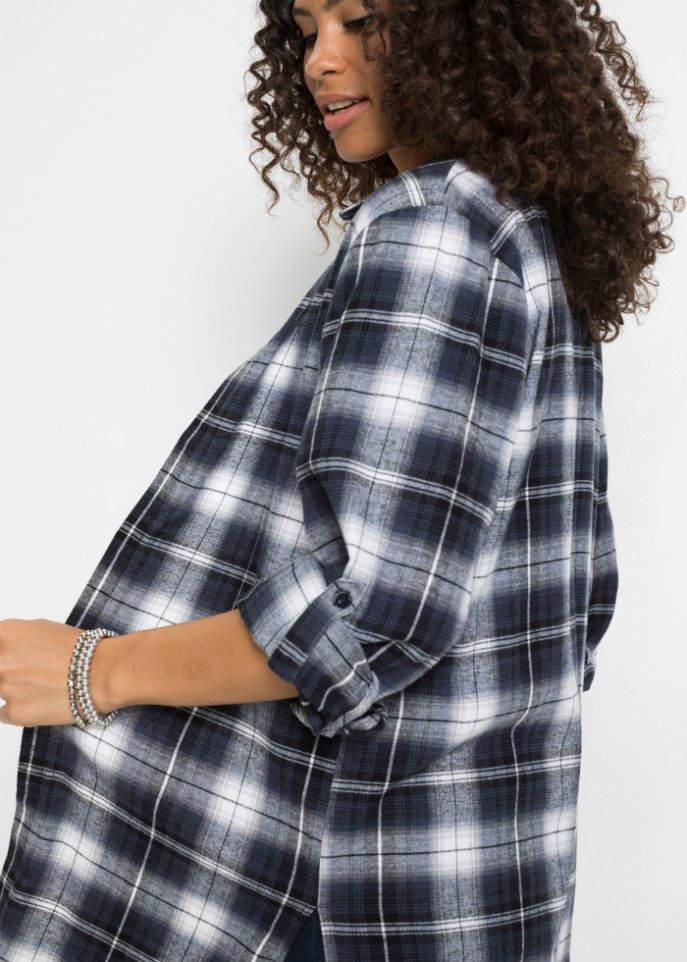 Longbluse mit seitlichen Schlitzen